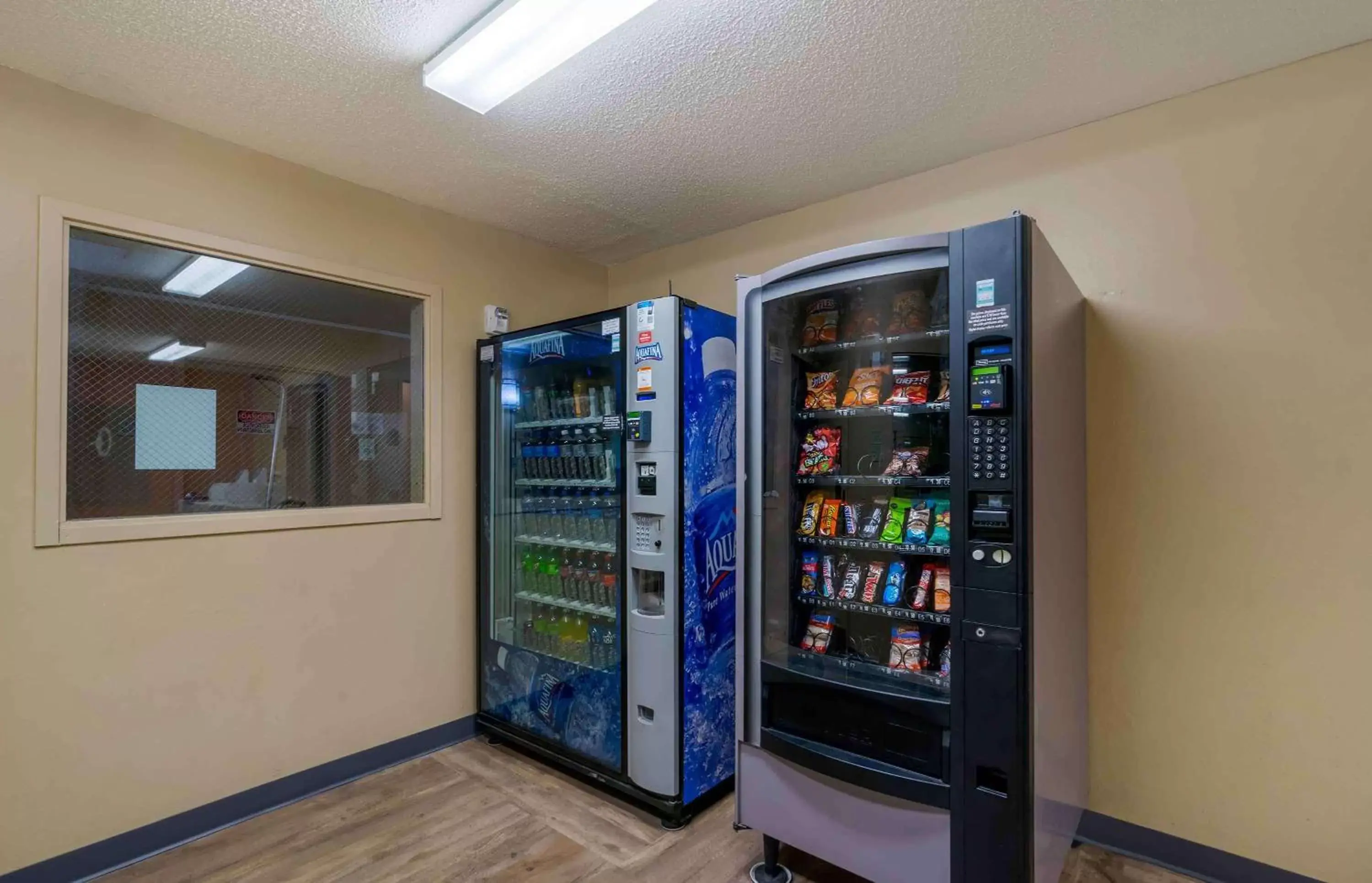 Property building, Supermarket/Shops in Extended Stay America Suites - Tampa - Airport - Memorial Hwy