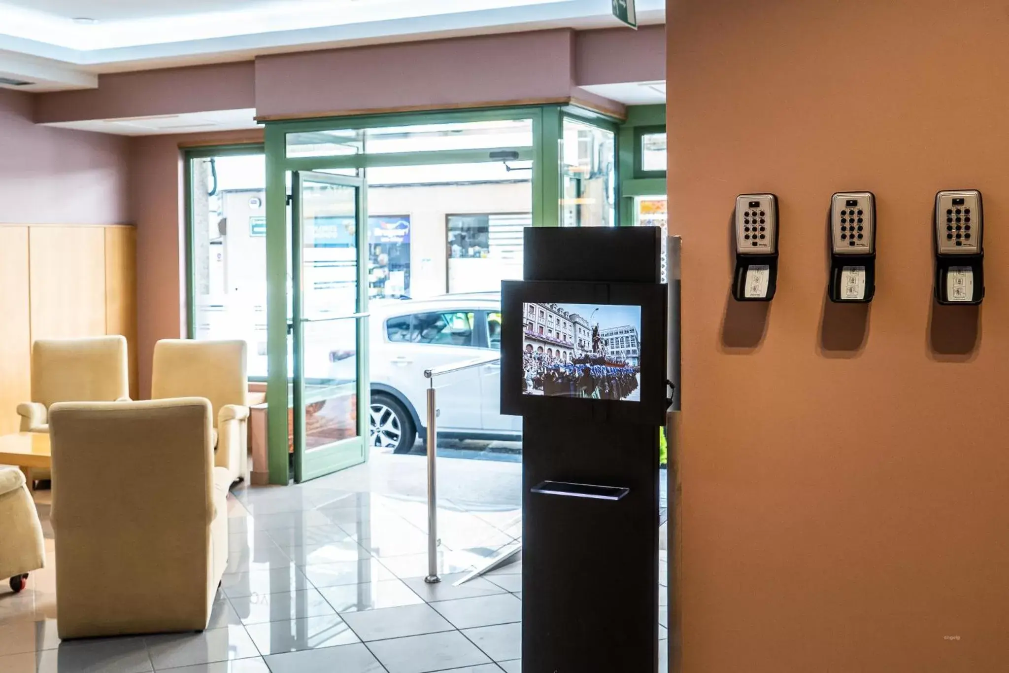 Lobby or reception, TV/Entertainment Center in Hotel Silva