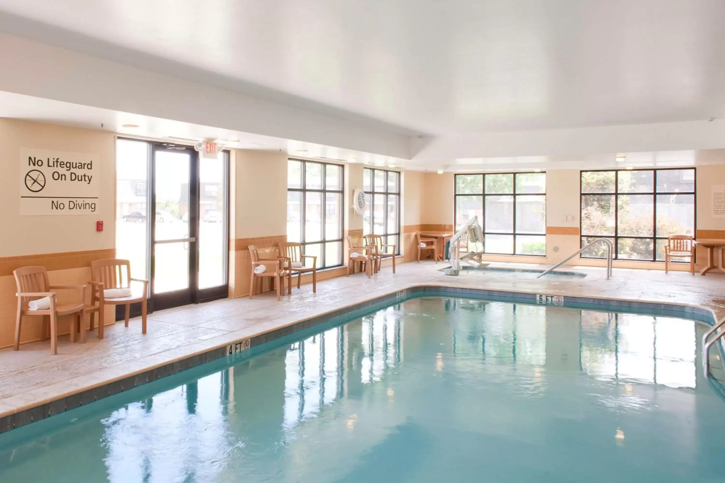 Pool view, Swimming Pool in Hampton Inn & Suites Columbia at the University of Missouri