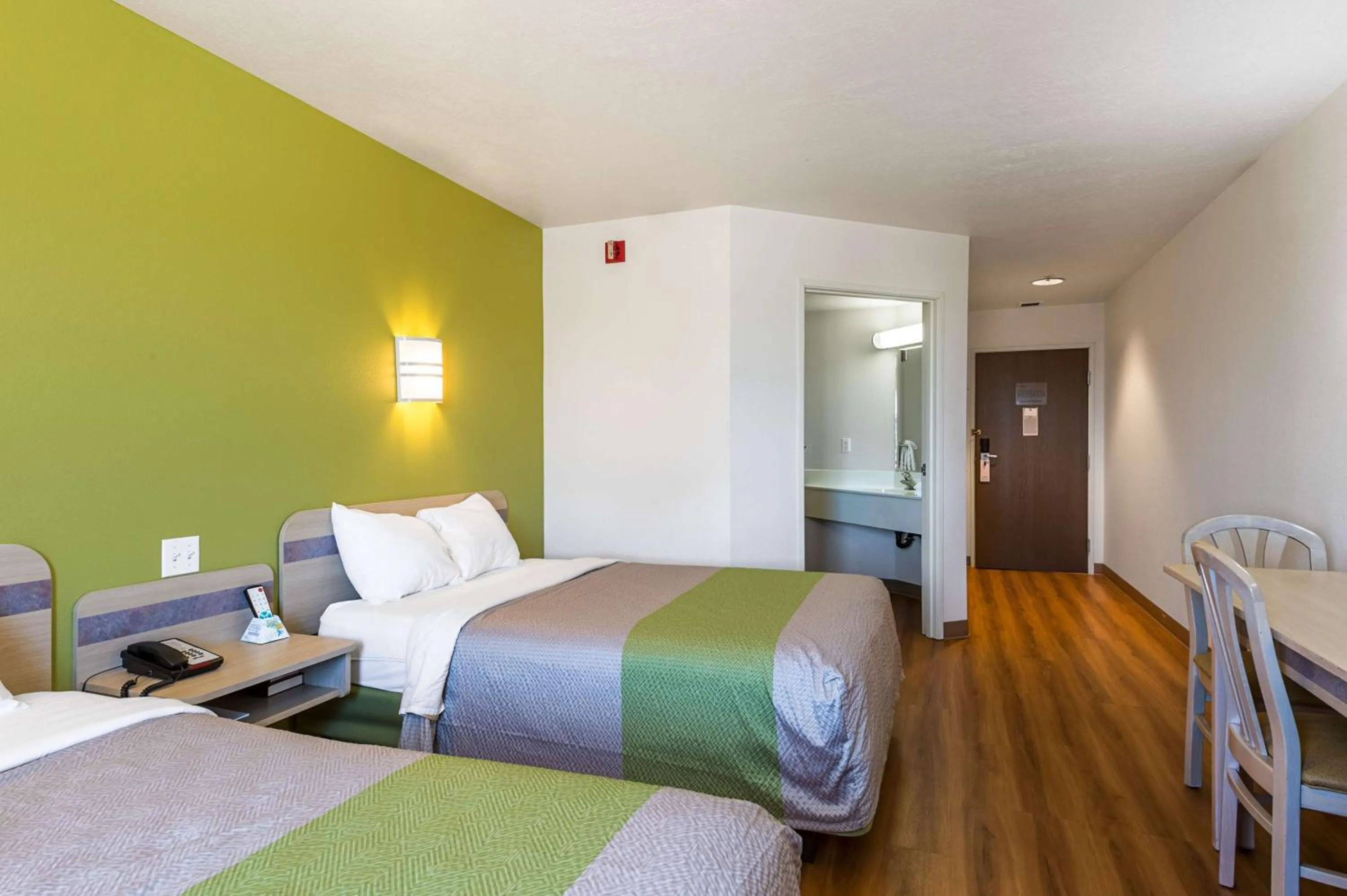 Photo of the whole room, Bed in Motel 6-Cedar City, UT