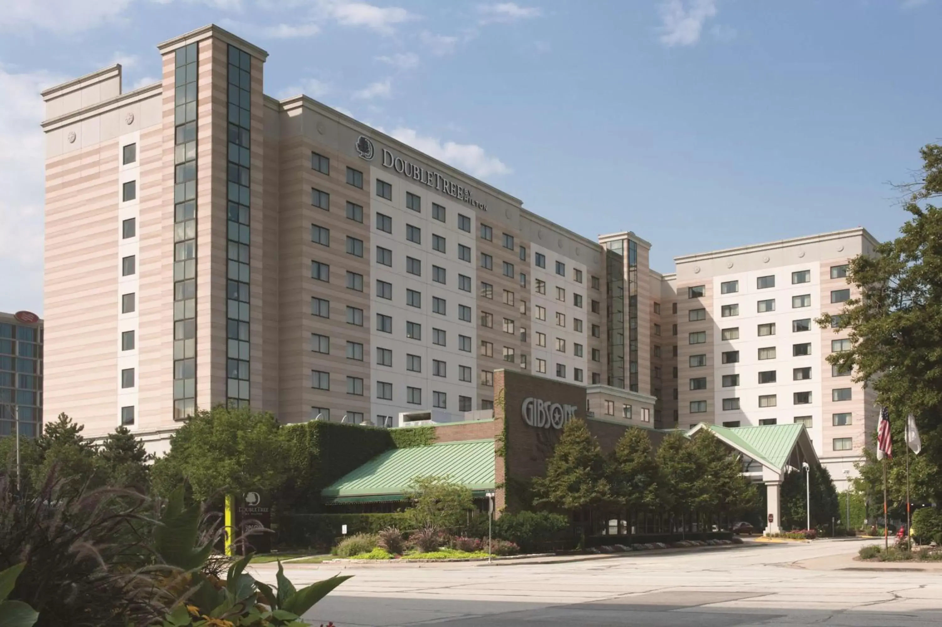 Property Building in DoubleTree by Hilton Chicago O'Hare Airport-Rosemont