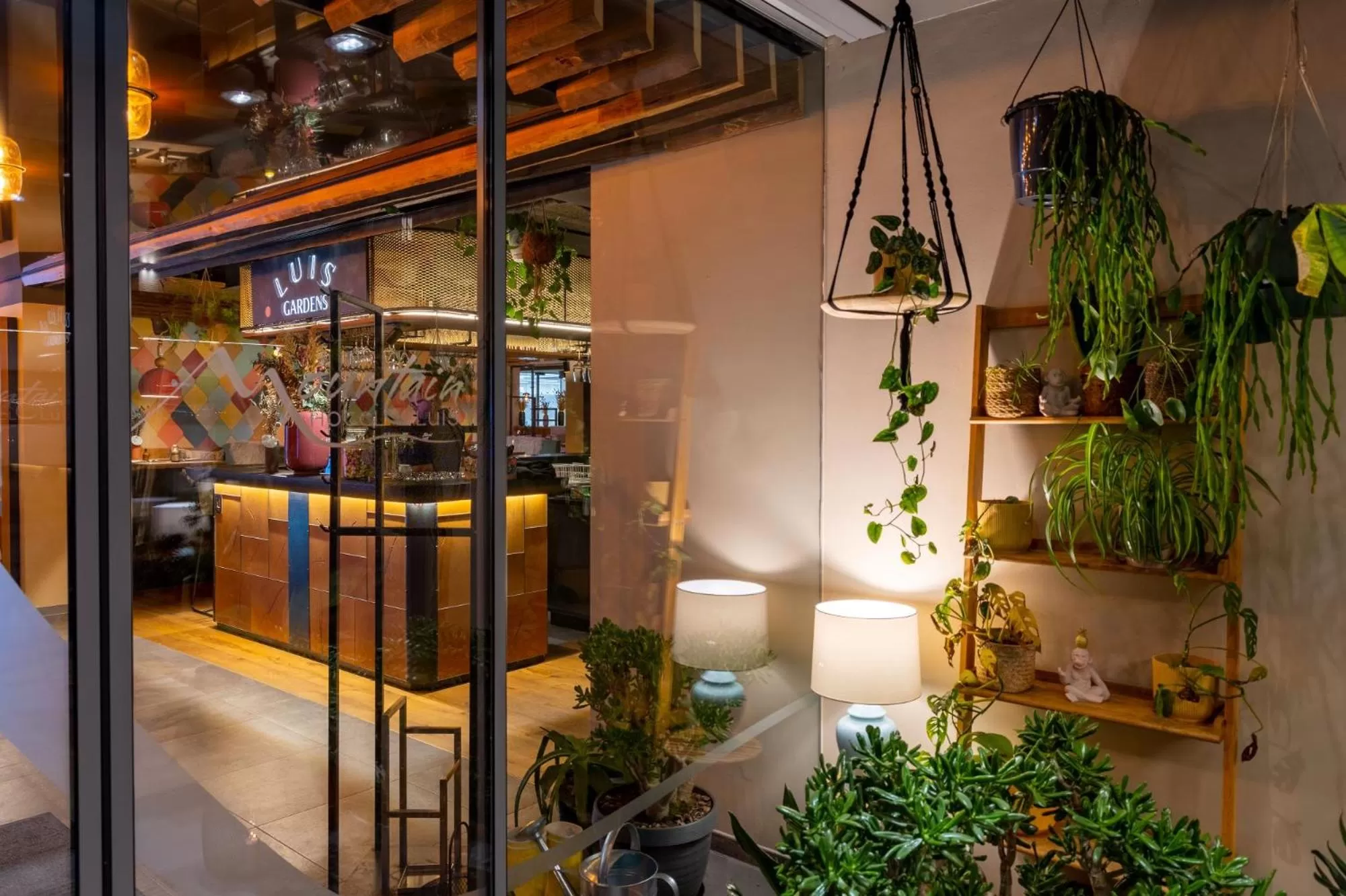 Restaurant/places to eat in Mountain Hotel Luis