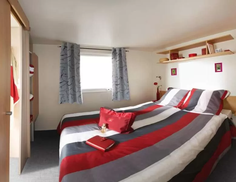 Family Bungalow in Camping Le Parc de Paris