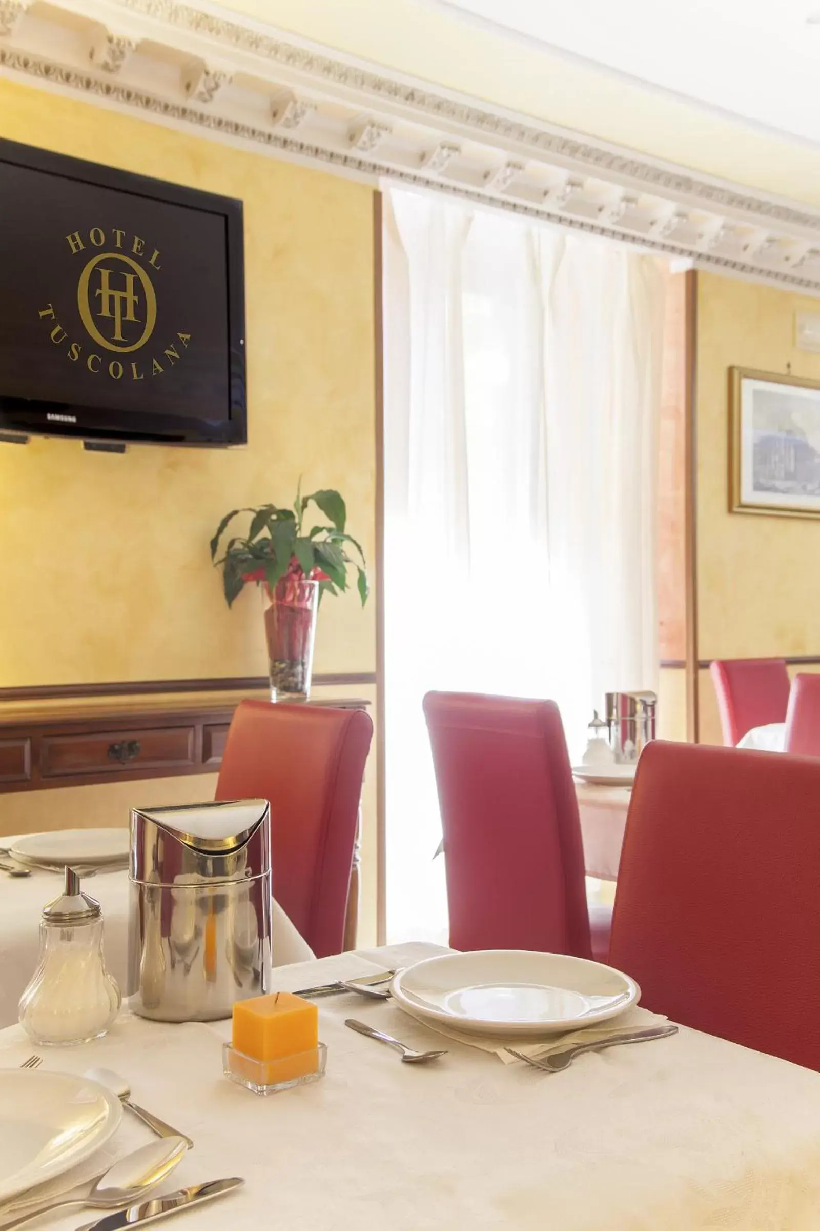 Restaurant/Places to Eat in Hotel Tuscolana