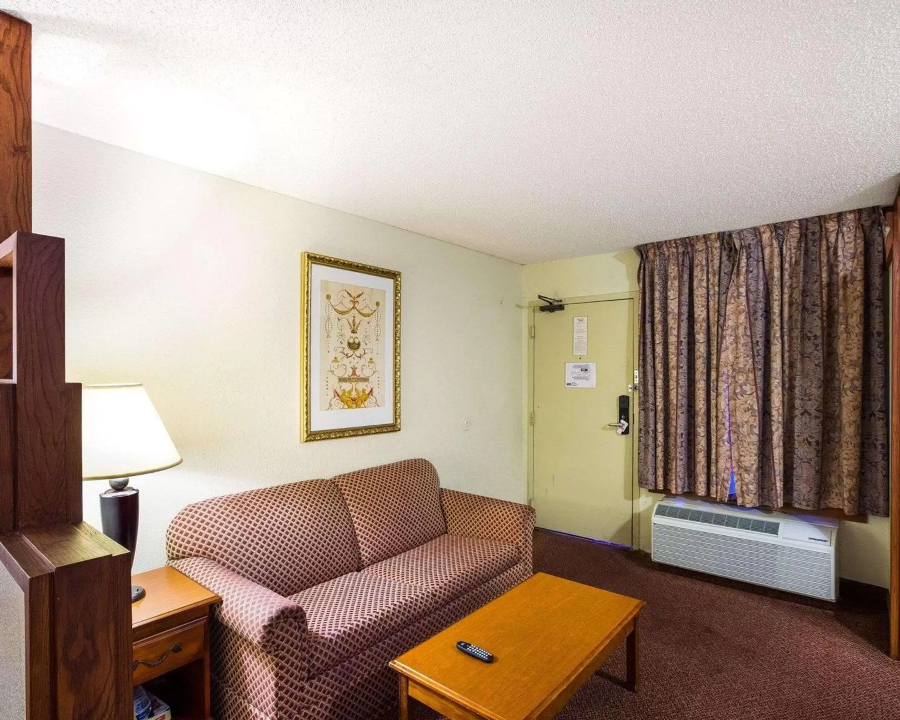 Photo of the whole room, Seating Area in Rodeway Inn & Suites South of Fiesta Park
