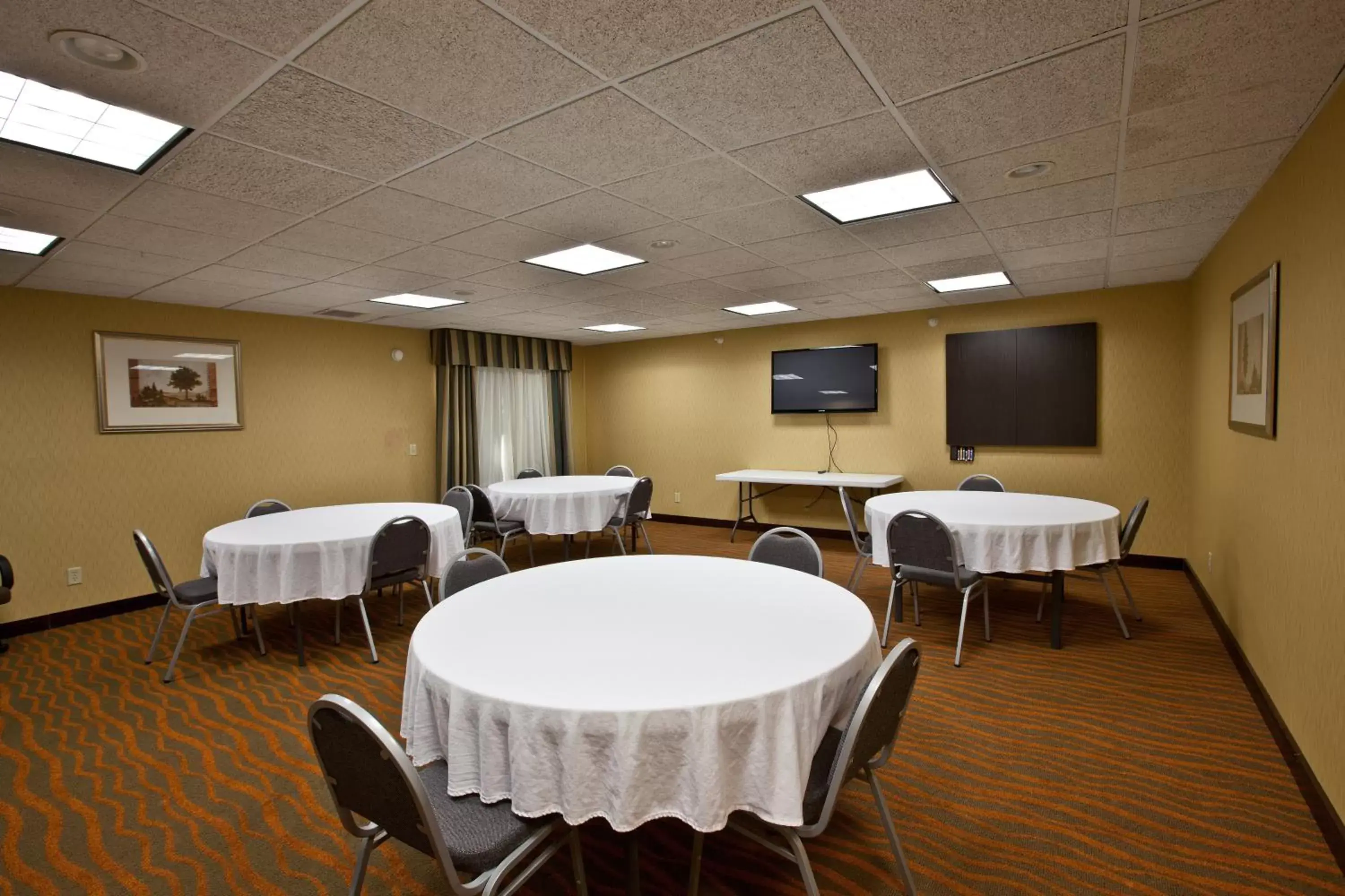Meeting/conference room in Holiday Inn Express Plymouth, an IHG Hotel