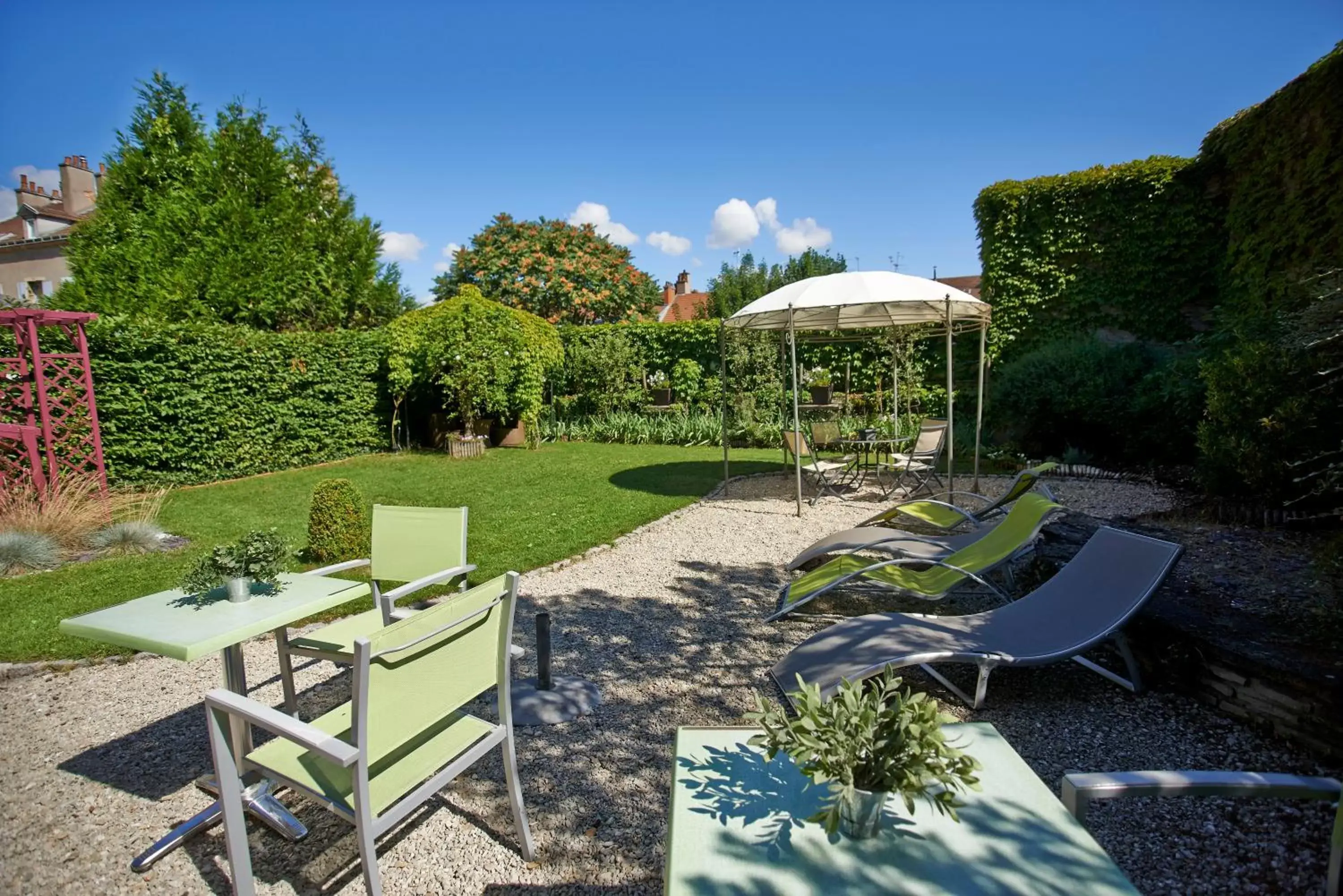 Patio, Garden in L'aparthoteL LhL