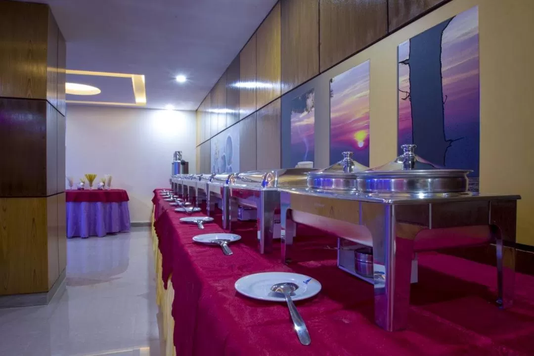 Restaurant/places to eat in Hotel Mira Garden