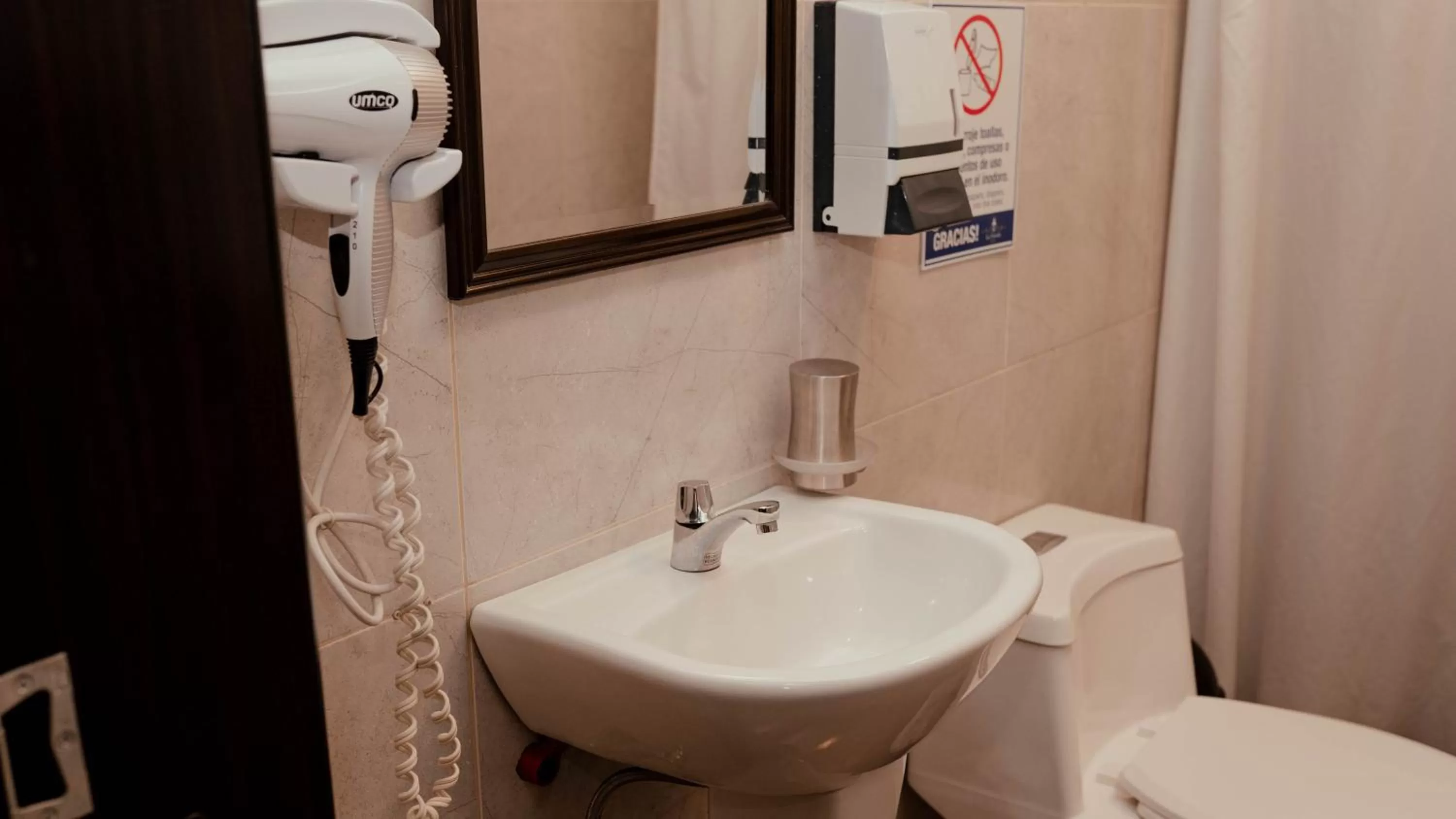 Bathroom in Hotel La Farola