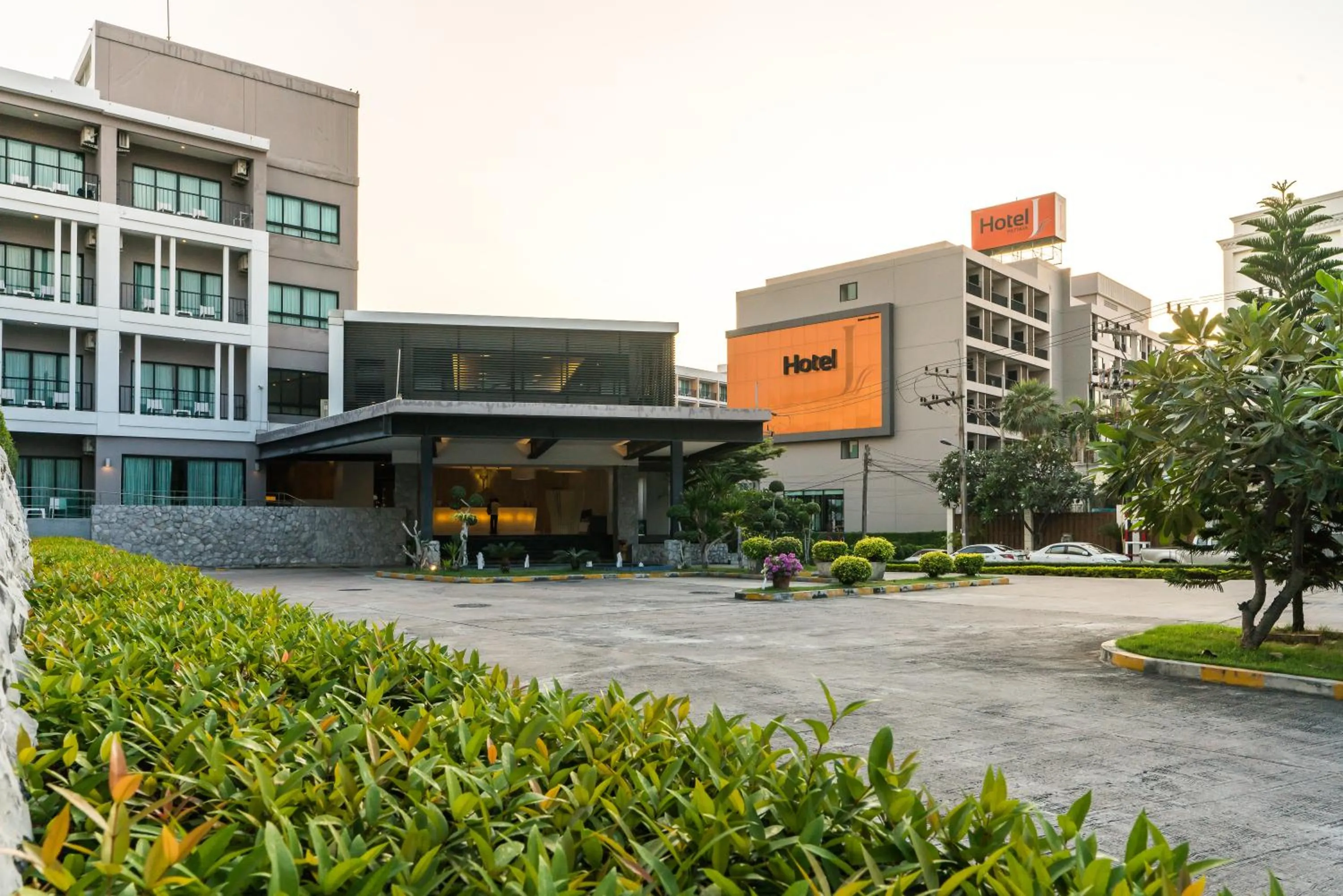 Property building in Hotel J Residence Pattaya