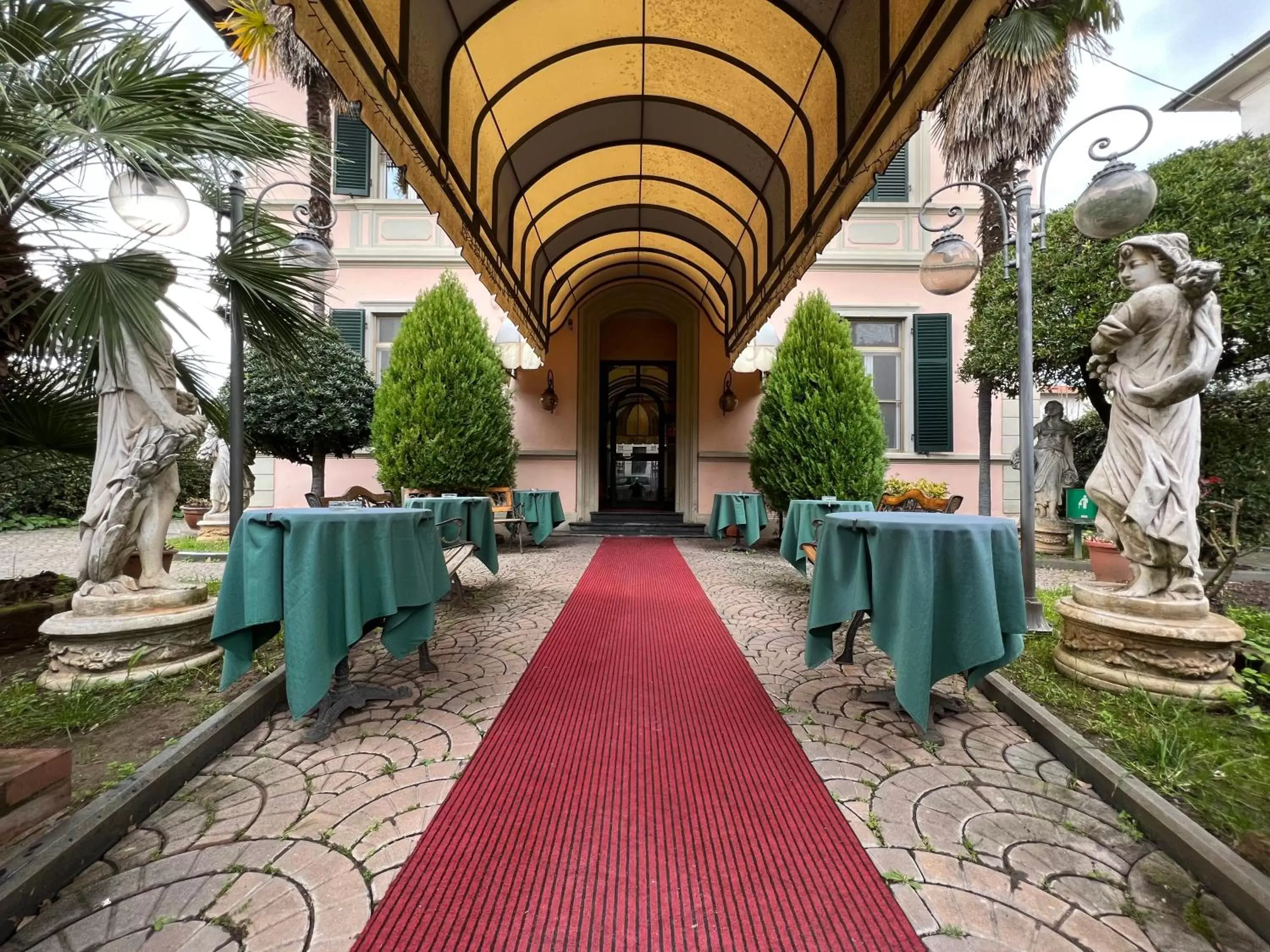 Facade/entrance, Banquet Facilities in Hotel Villa Primavera