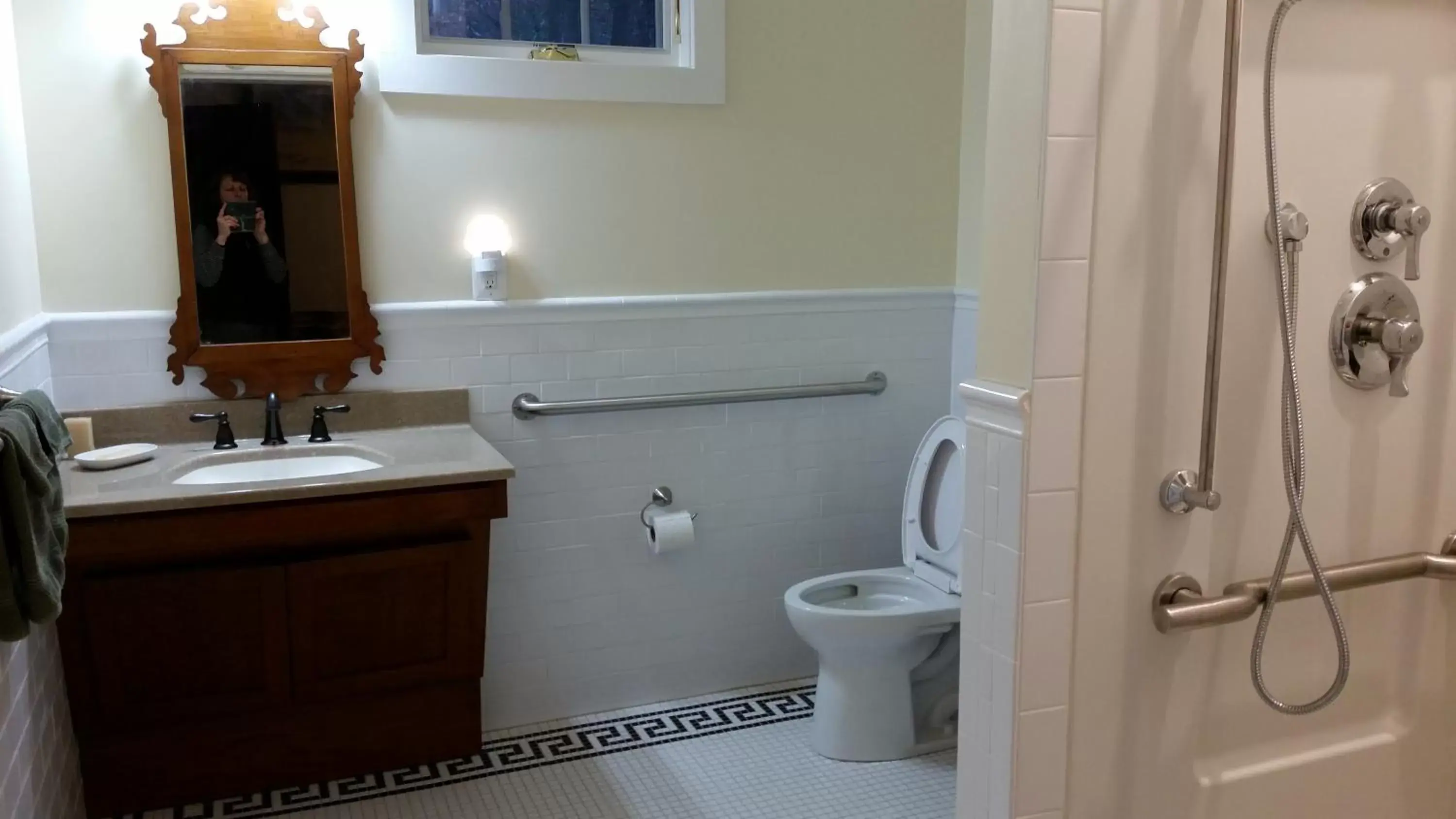 Bathroom in Mountain Home Bed & Breakfast