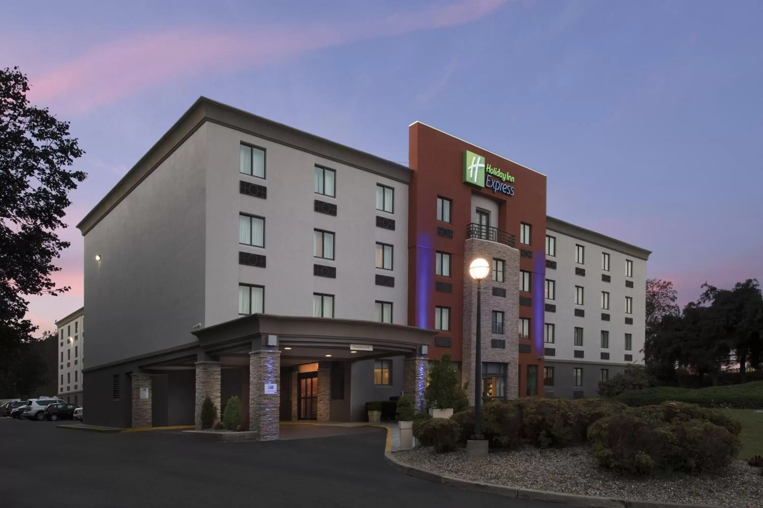 Property building in Holiday Inn Express Boston - Saugus by IHG Property building in Holiday Inn Express Boston - Saugus by IHG