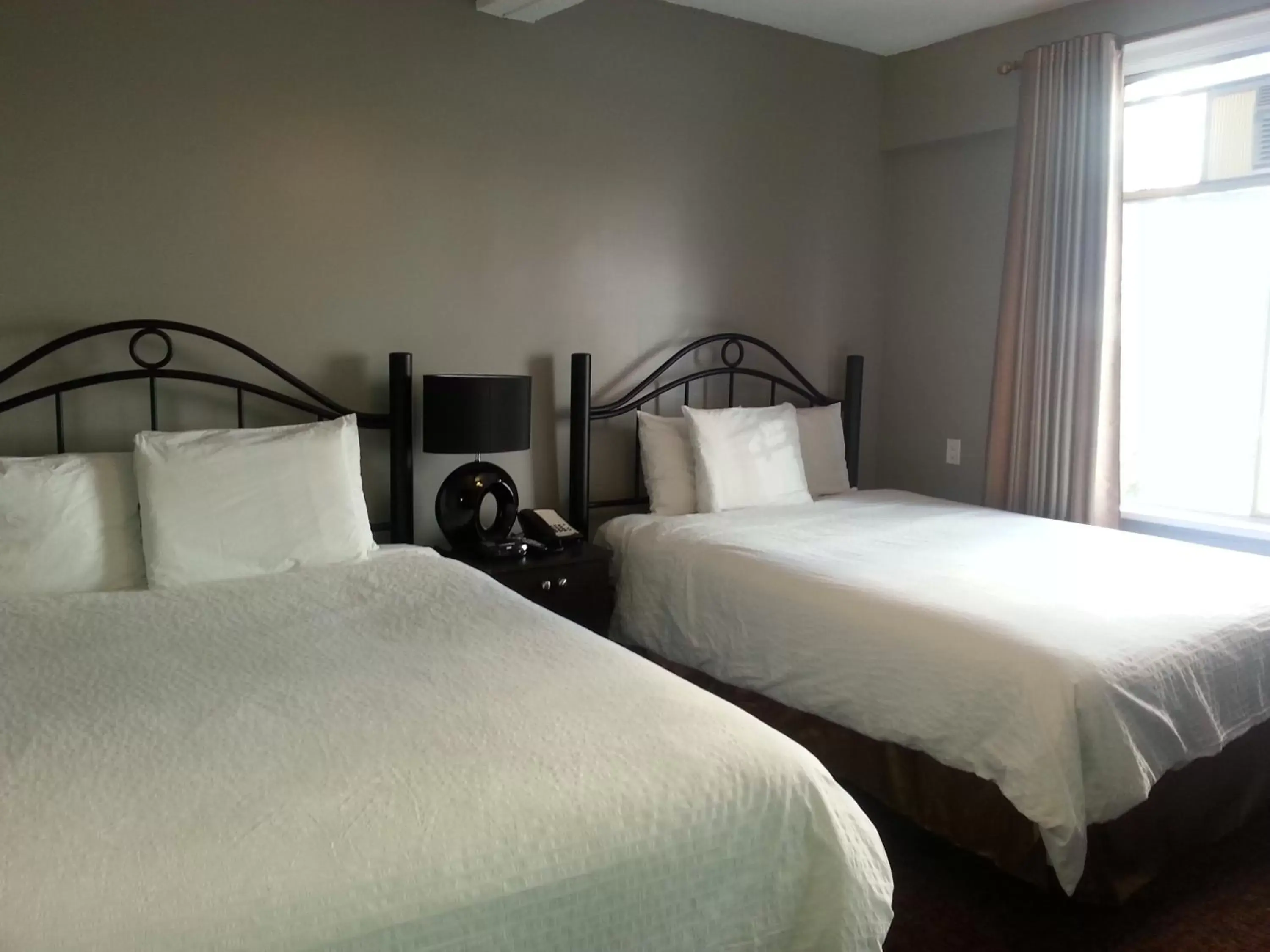 Bedroom, Bed in Barclay Hotel Bedroom, Bed in Barclay Hotel