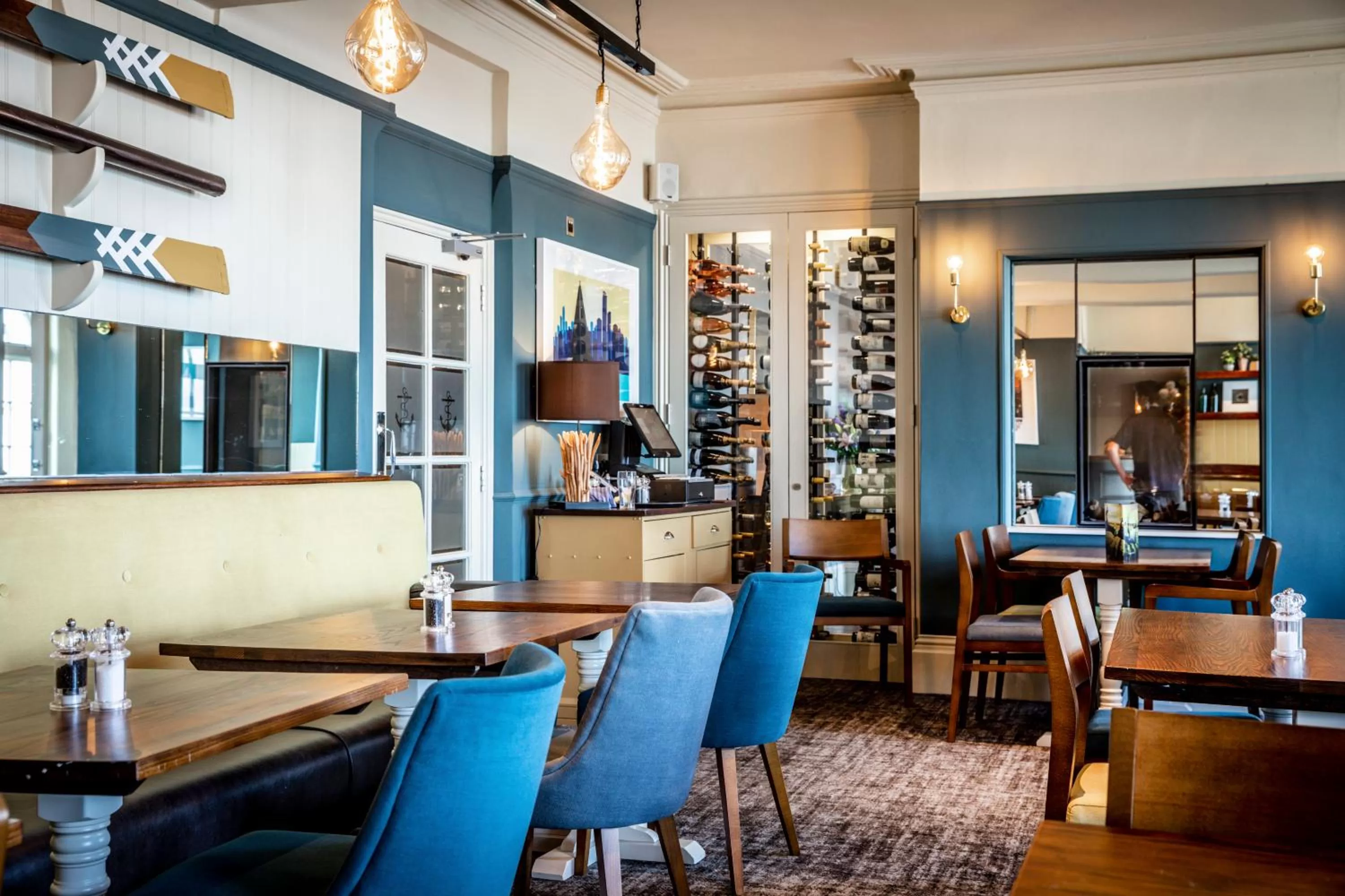 Restaurant/places to eat in The Marine