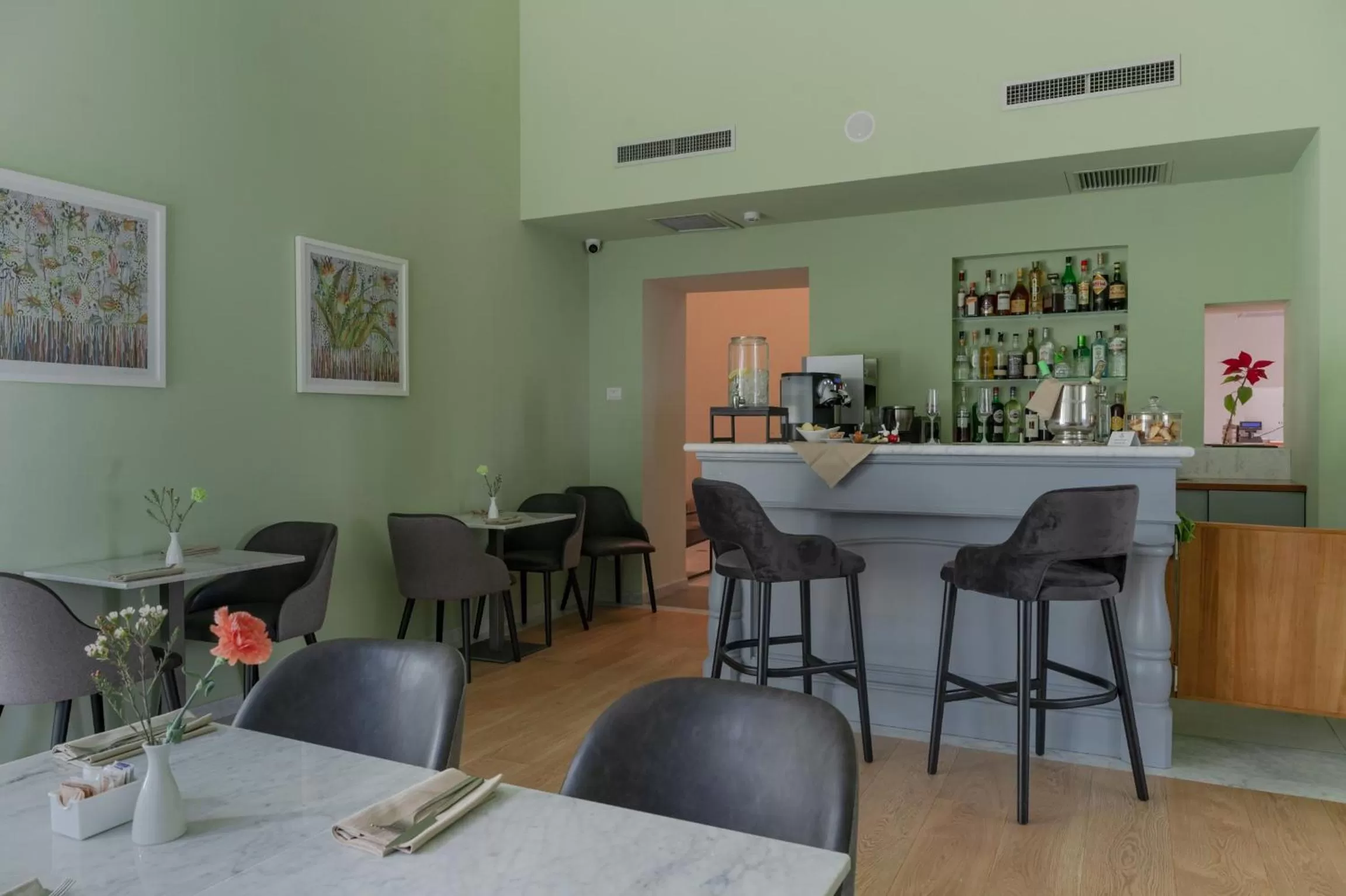 Restaurant/places to eat in Hotel Ariele