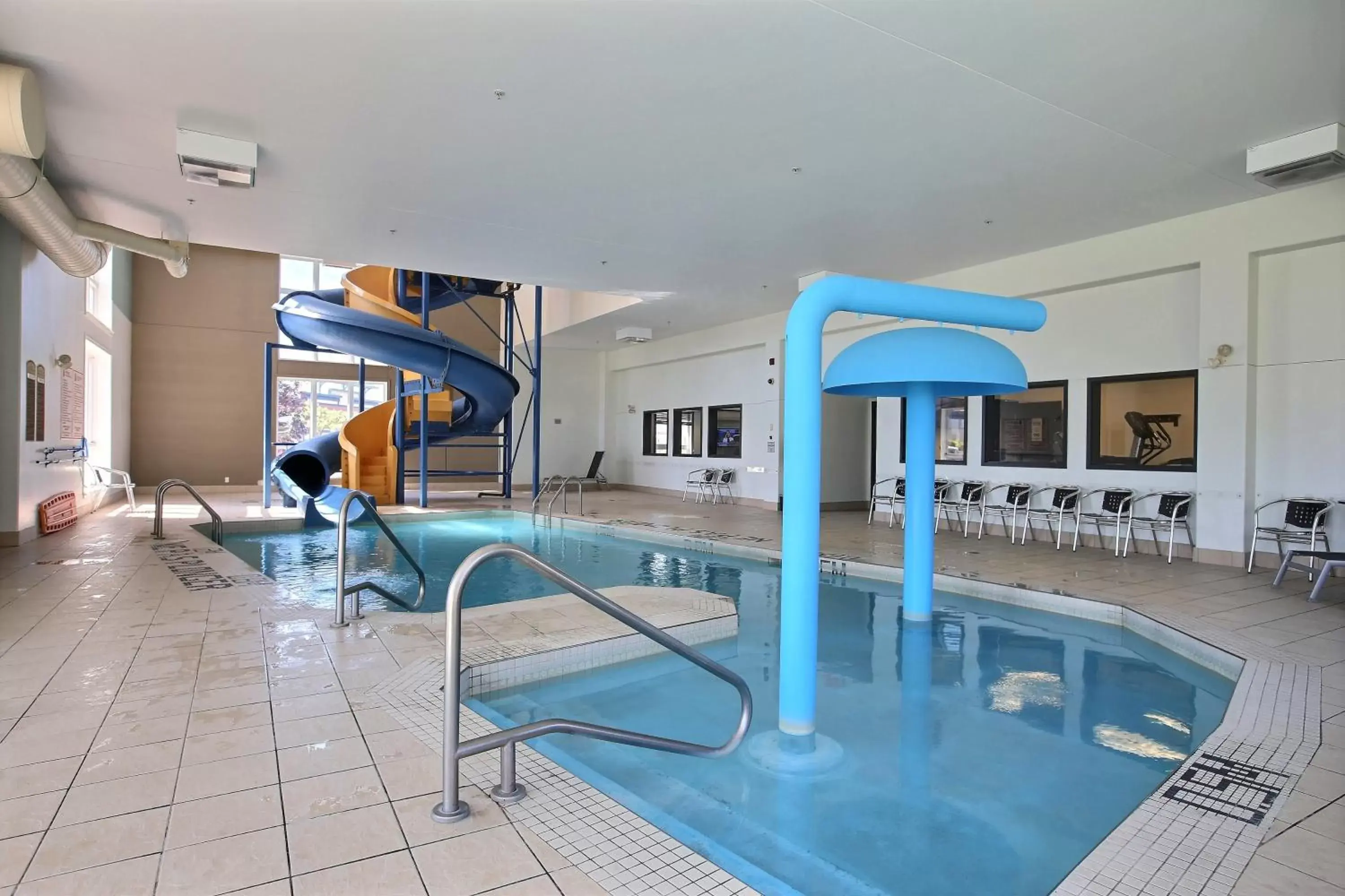 Swimming pool in Super 8 by Wyndham Lachenaie/Terrebonne Swimming pool in Super 8 by Wyndham Lachenaie/Terrebonne