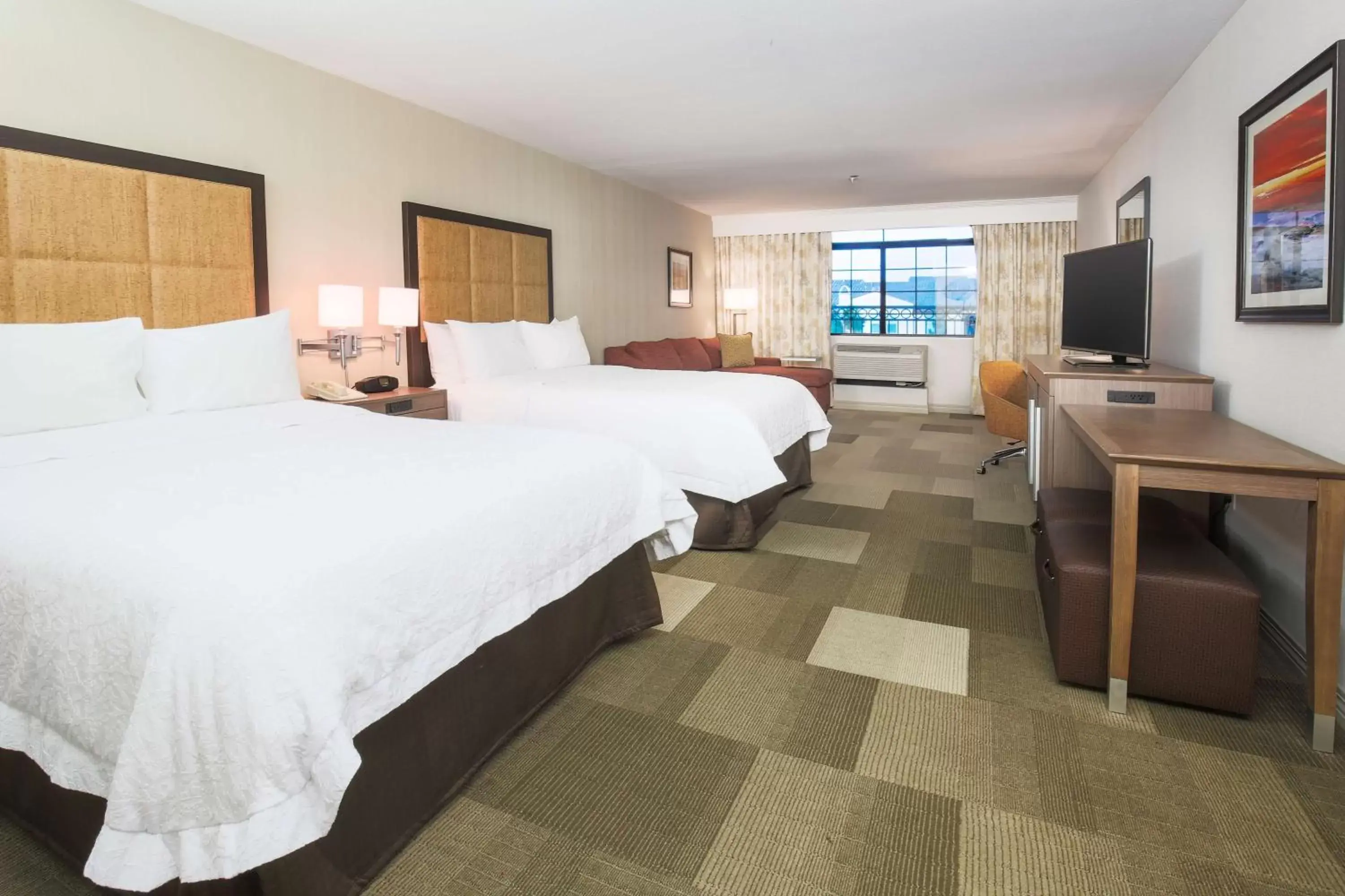 Living room, Bed in Hampton Inn & Suites Camarillo Living room, Bed in Hampton Inn & Suites Camarillo