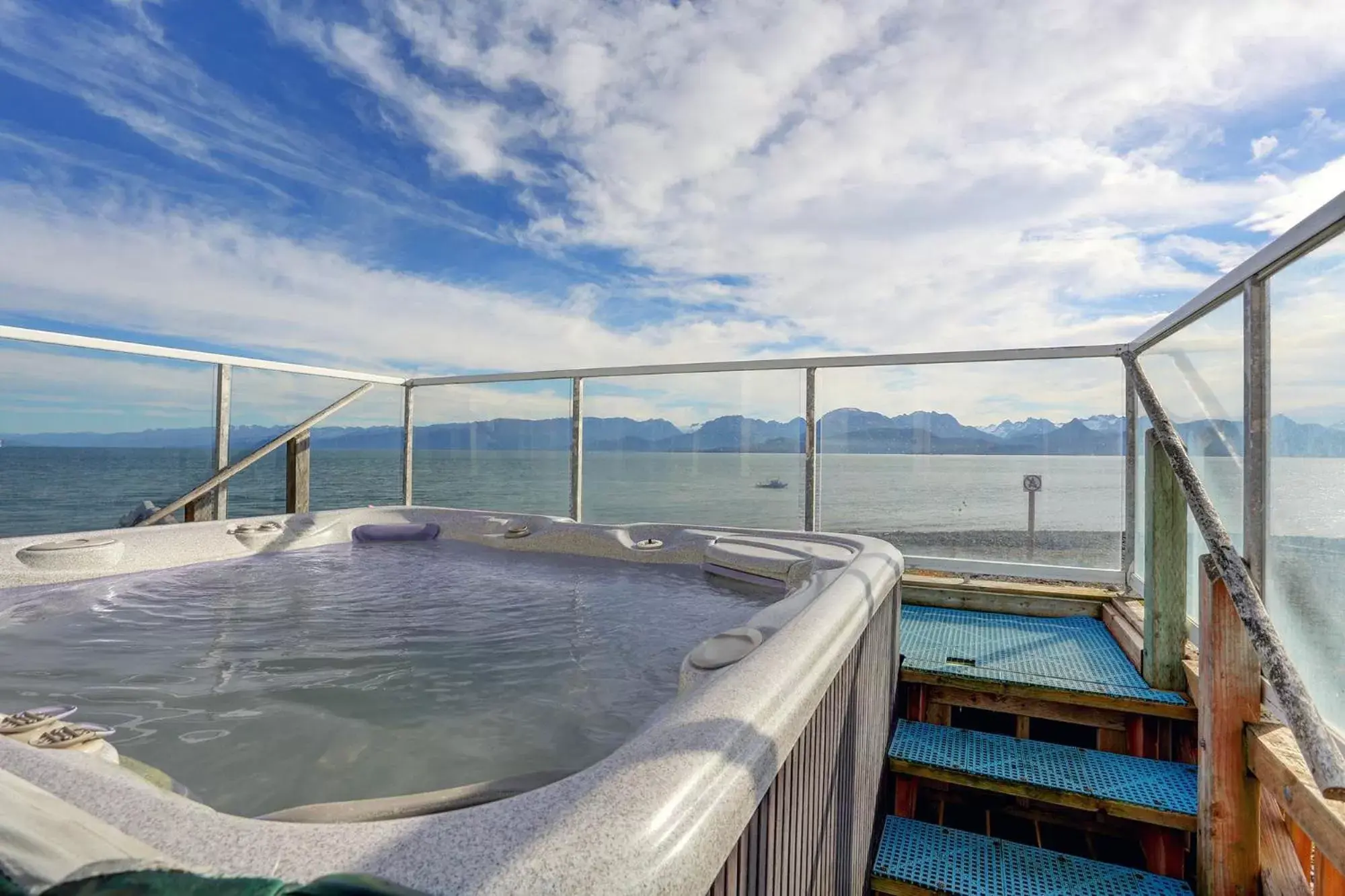 Hot Tub in Land's End Resort