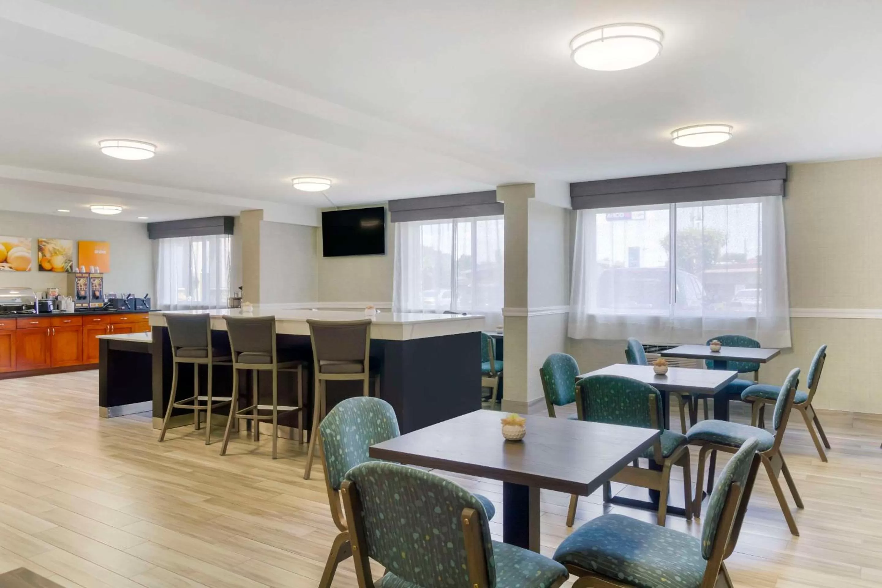 Breakfast in Comfort Inn & Suites Pacific - Auburn