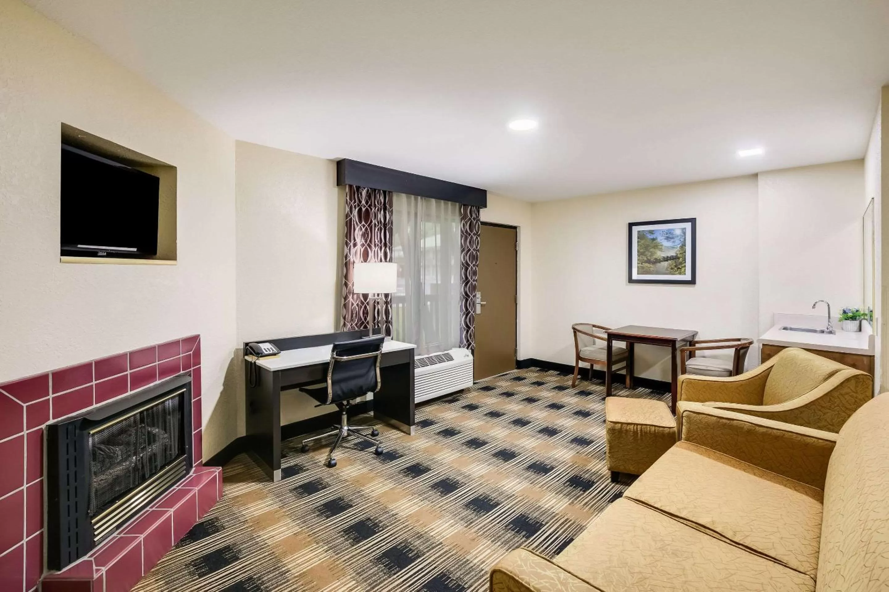 Photo of the whole room in Quality Inn & Suites Mt Chalet