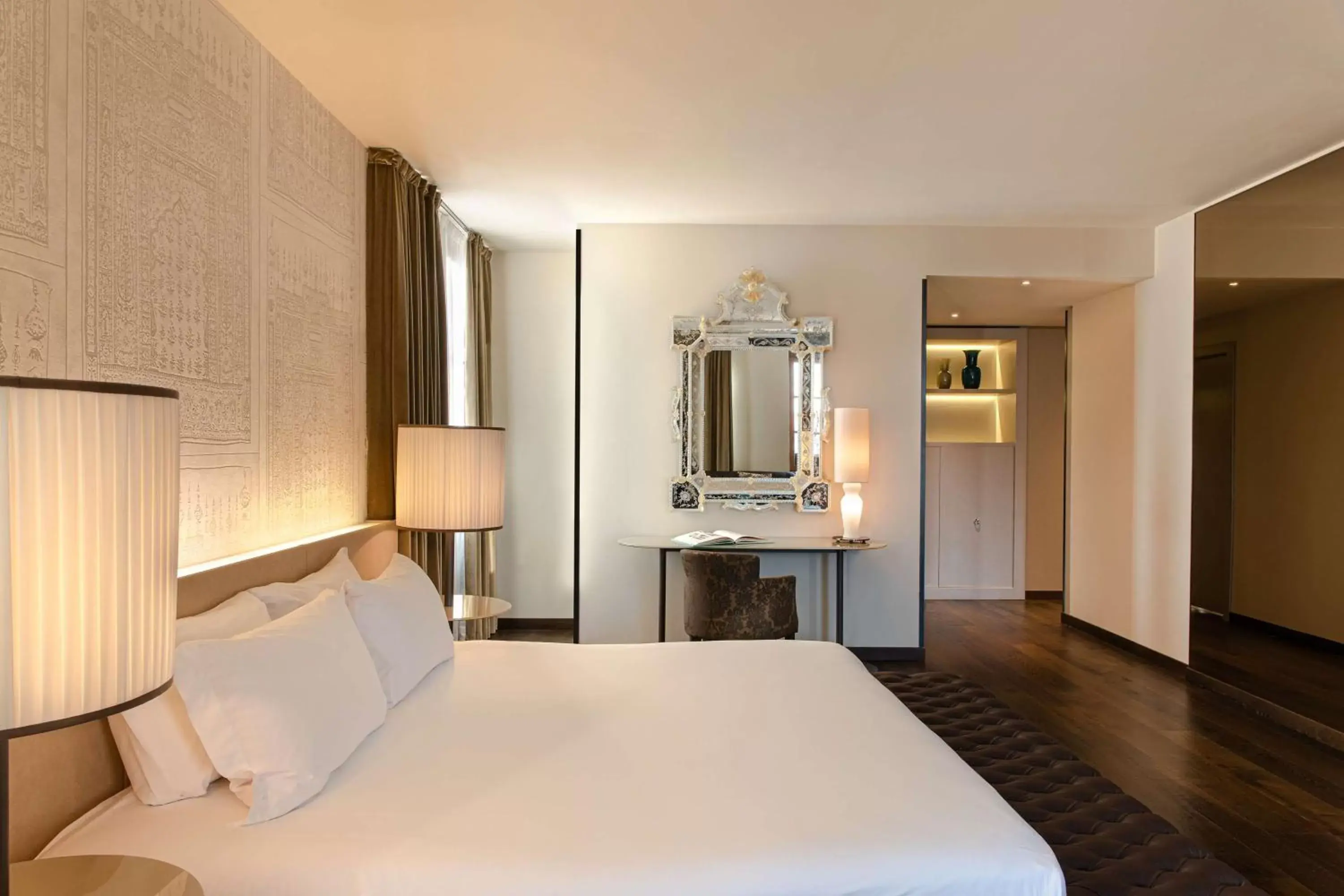 Photo of the whole room, Bed in Hyatt Centric Murano Venice