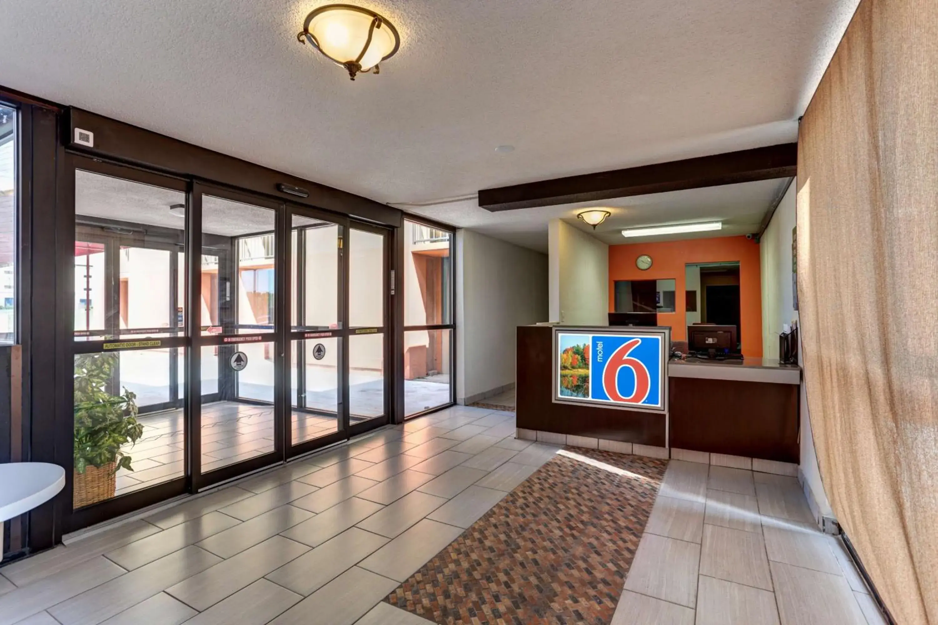 Lobby or reception in Motel 6 Jackson, TN Lobby or reception in Motel 6 Jackson, TN