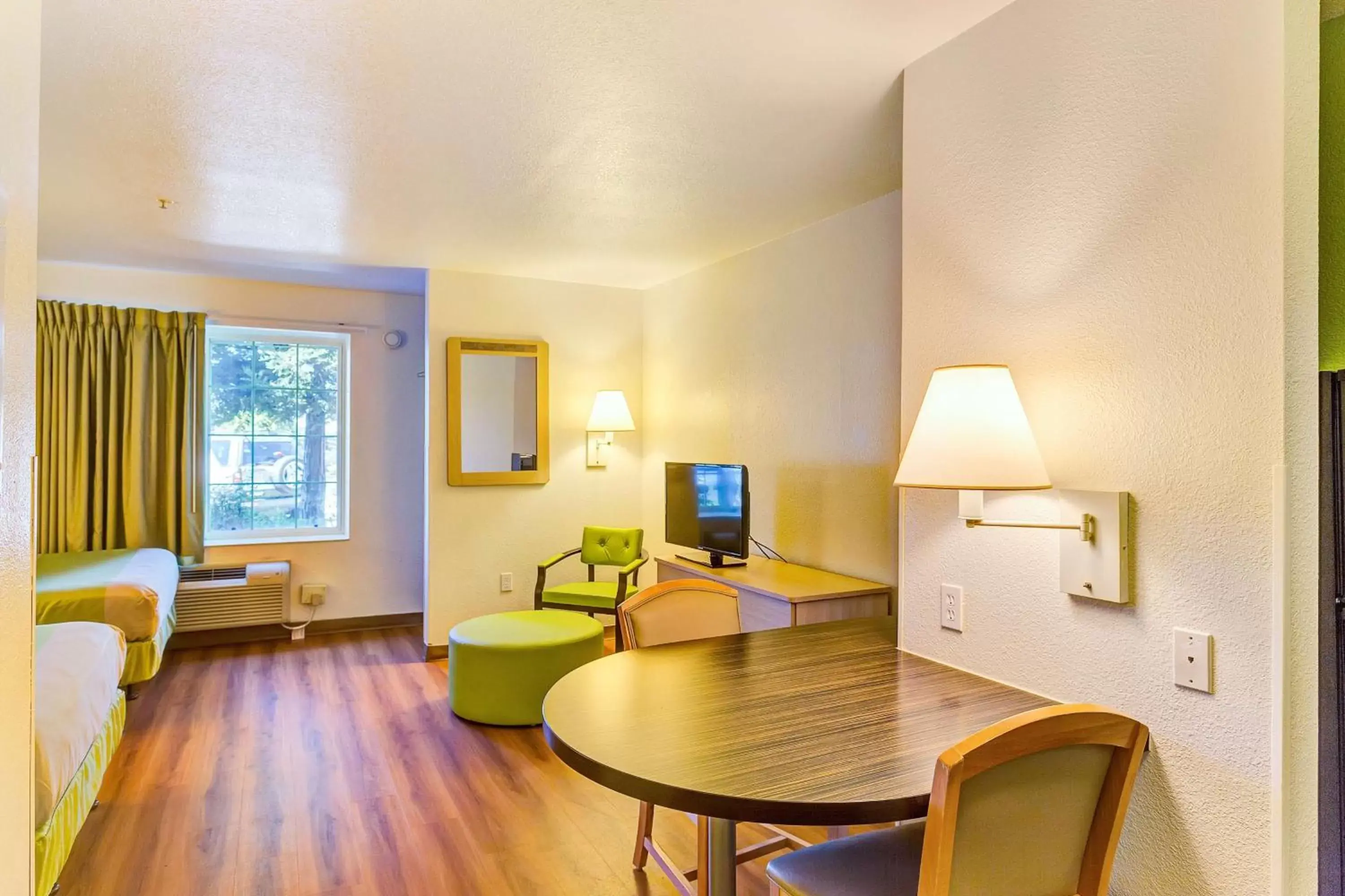 TV and multimedia in Motel 6-Belmont, CA - San Francisco - Redwood City