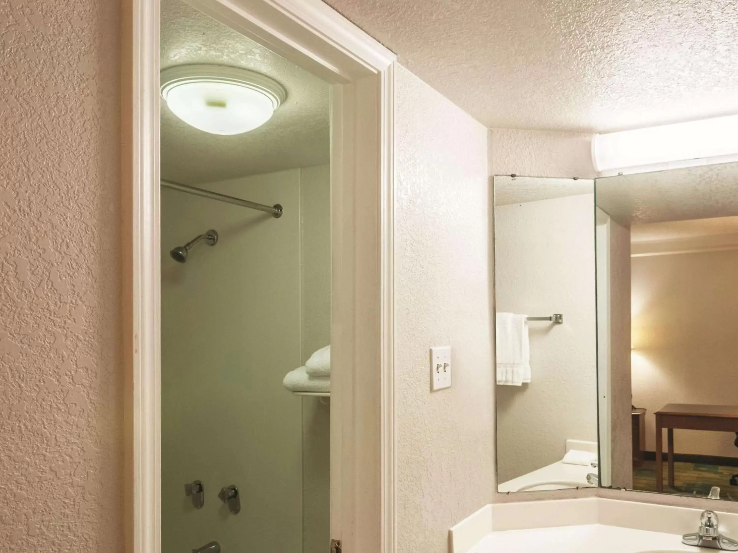 Photo of the whole room, Bathroom in La Quinta Inn by Wyndham New Orleans West Bank / Gretna