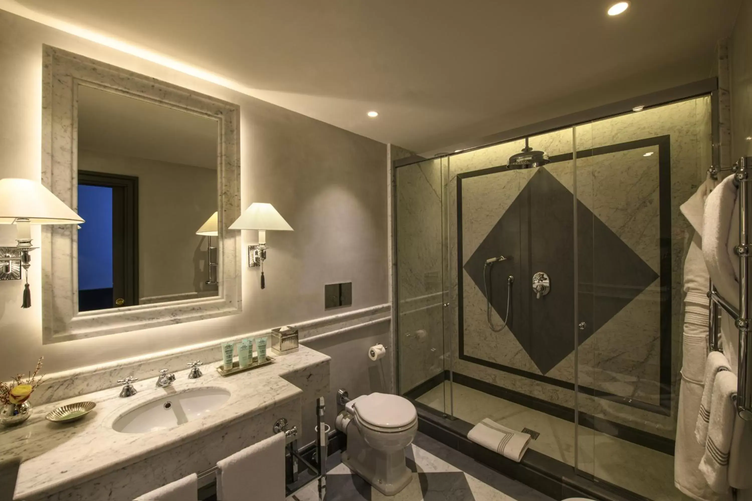 Bathroom in Helvetia&Bristol Firenze – Starhotels Collezione