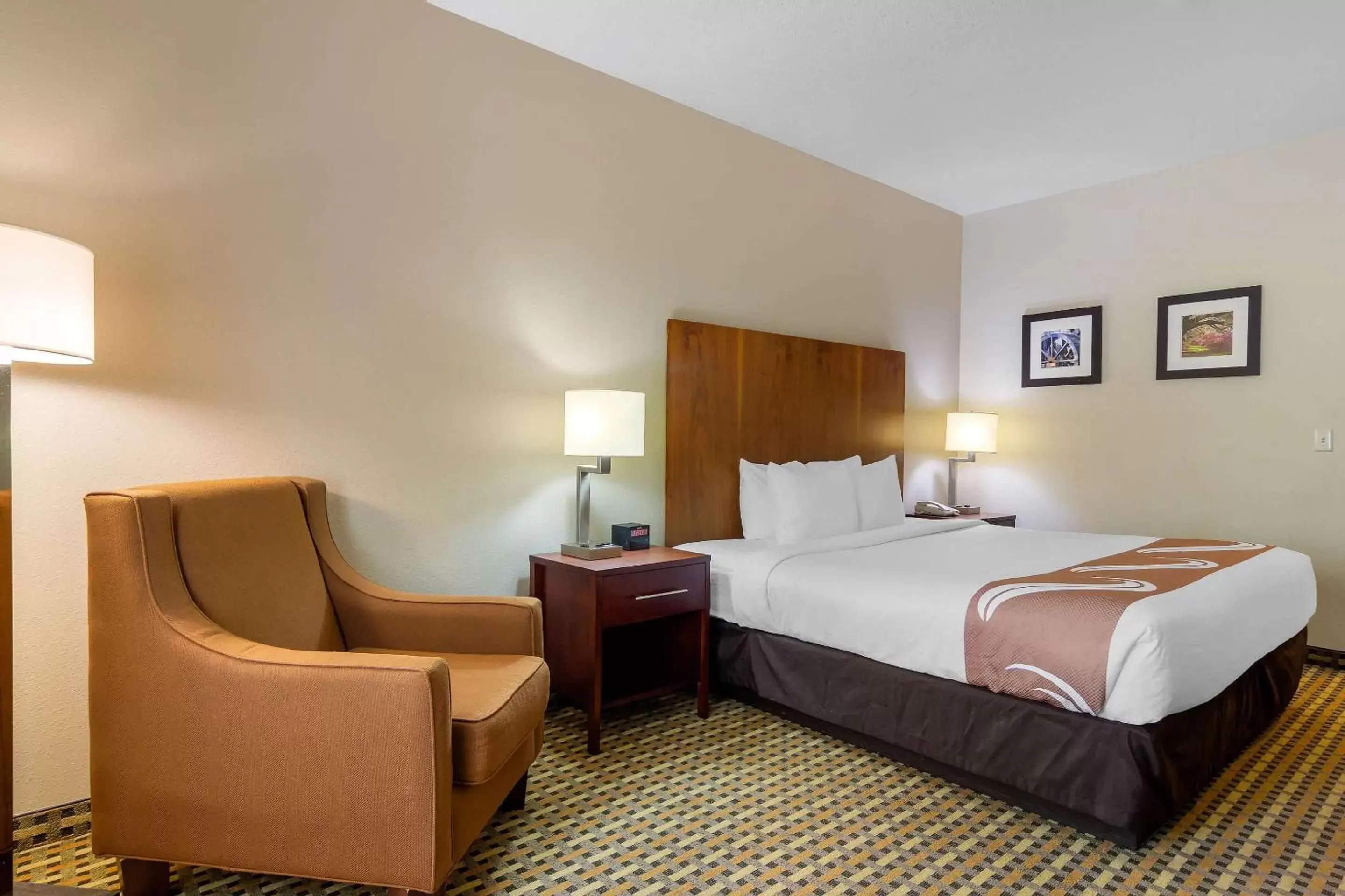King Room with Accessible Tub - Accessible/Non-Smoking in Quality Inn & Suites Decatur - Atlanta East