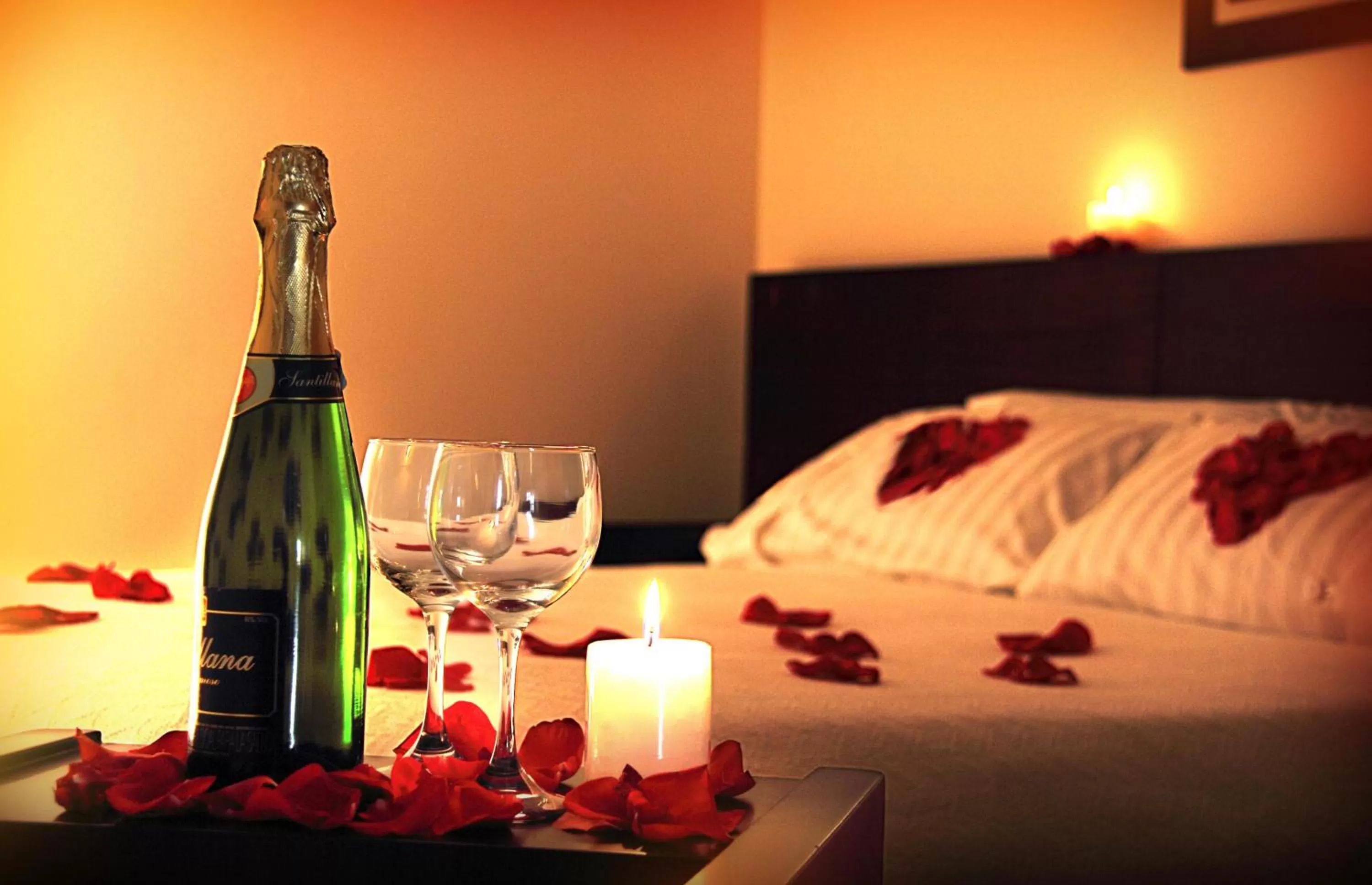 Alcoholic drinks, Bed in Gran Hotel Cali