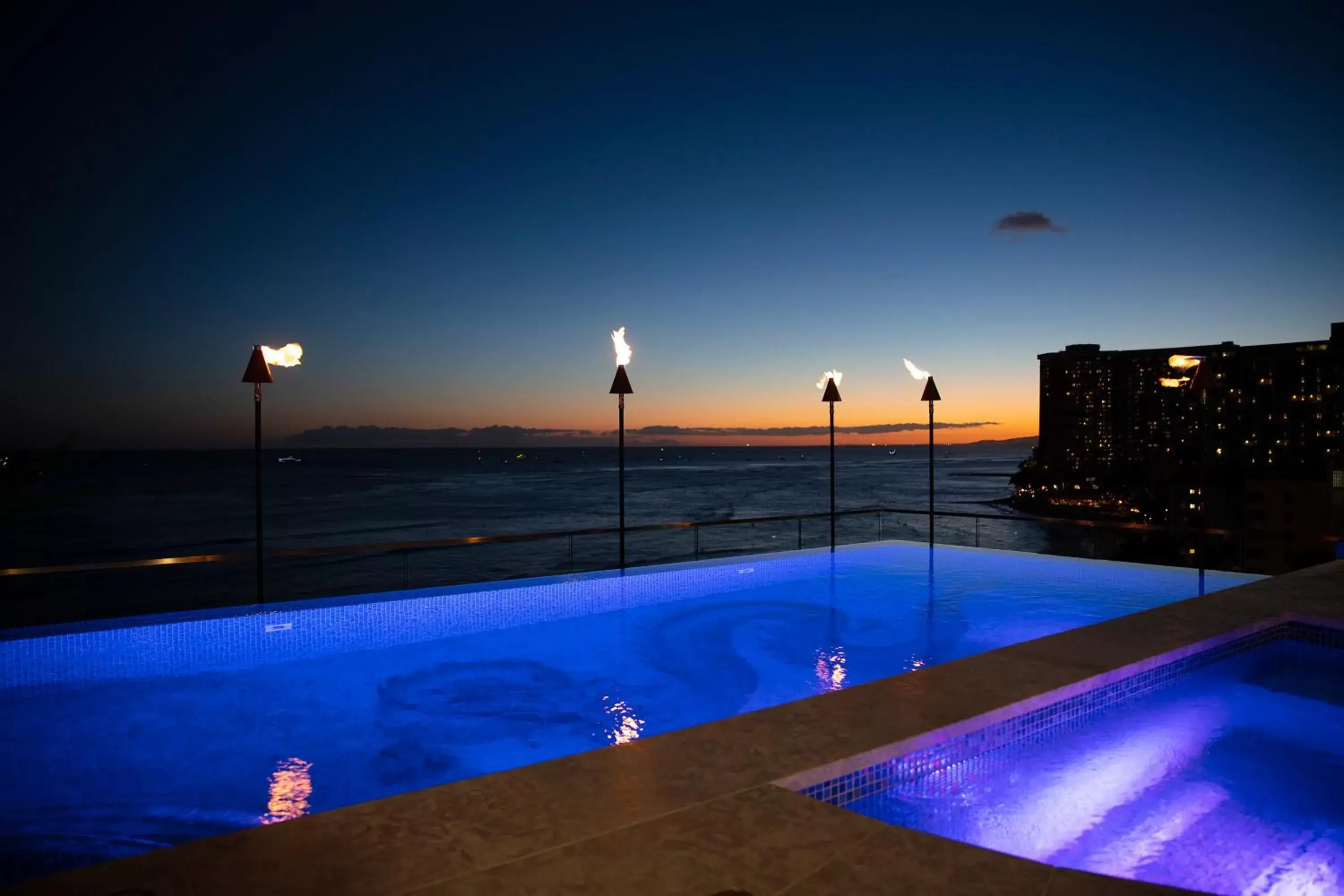 Pool view, Swimming Pool in ESPACIO THE JEWEL OF WAIKIKI