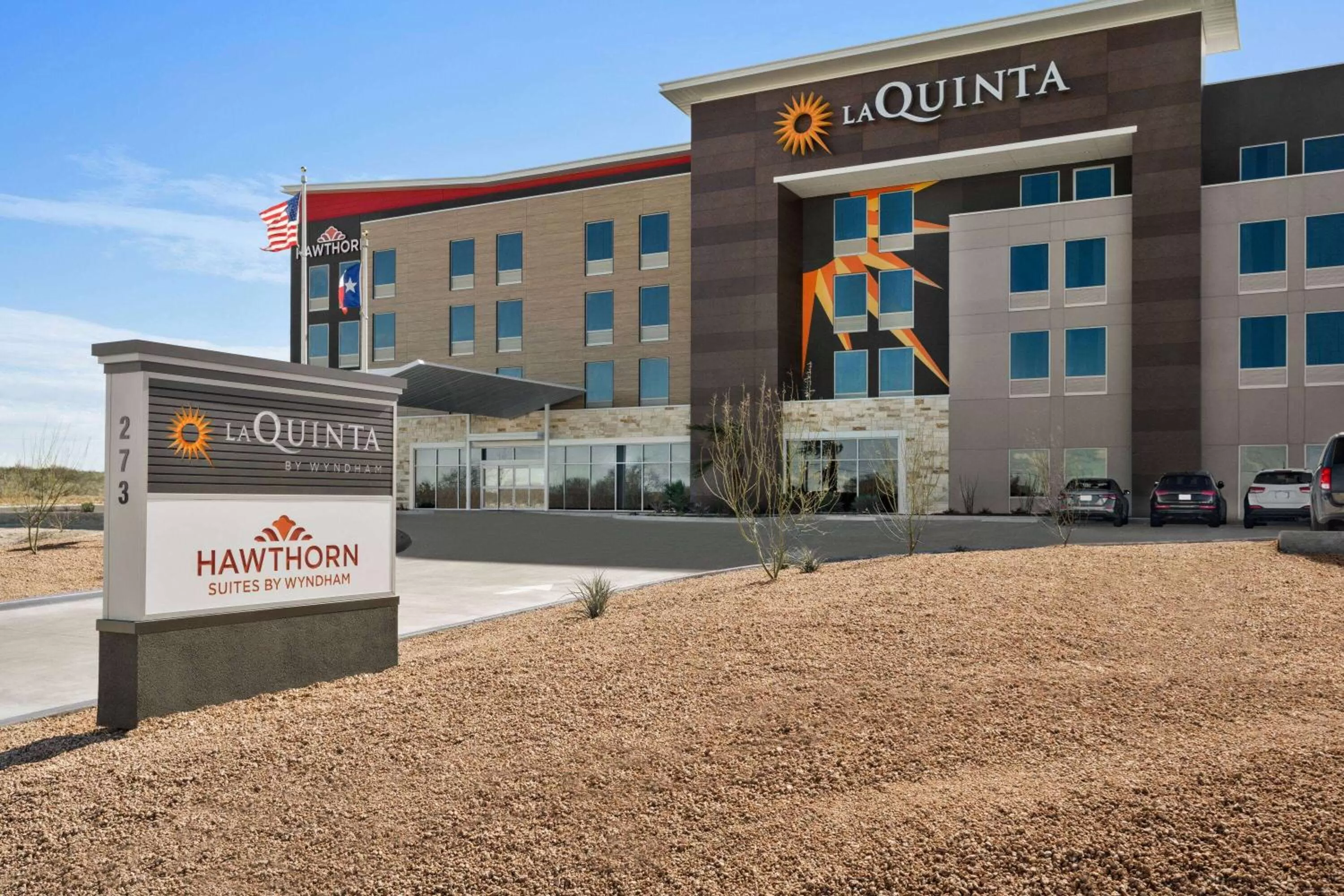 Property building in La Quinta Inn & Suites by Wyndham Del Rio