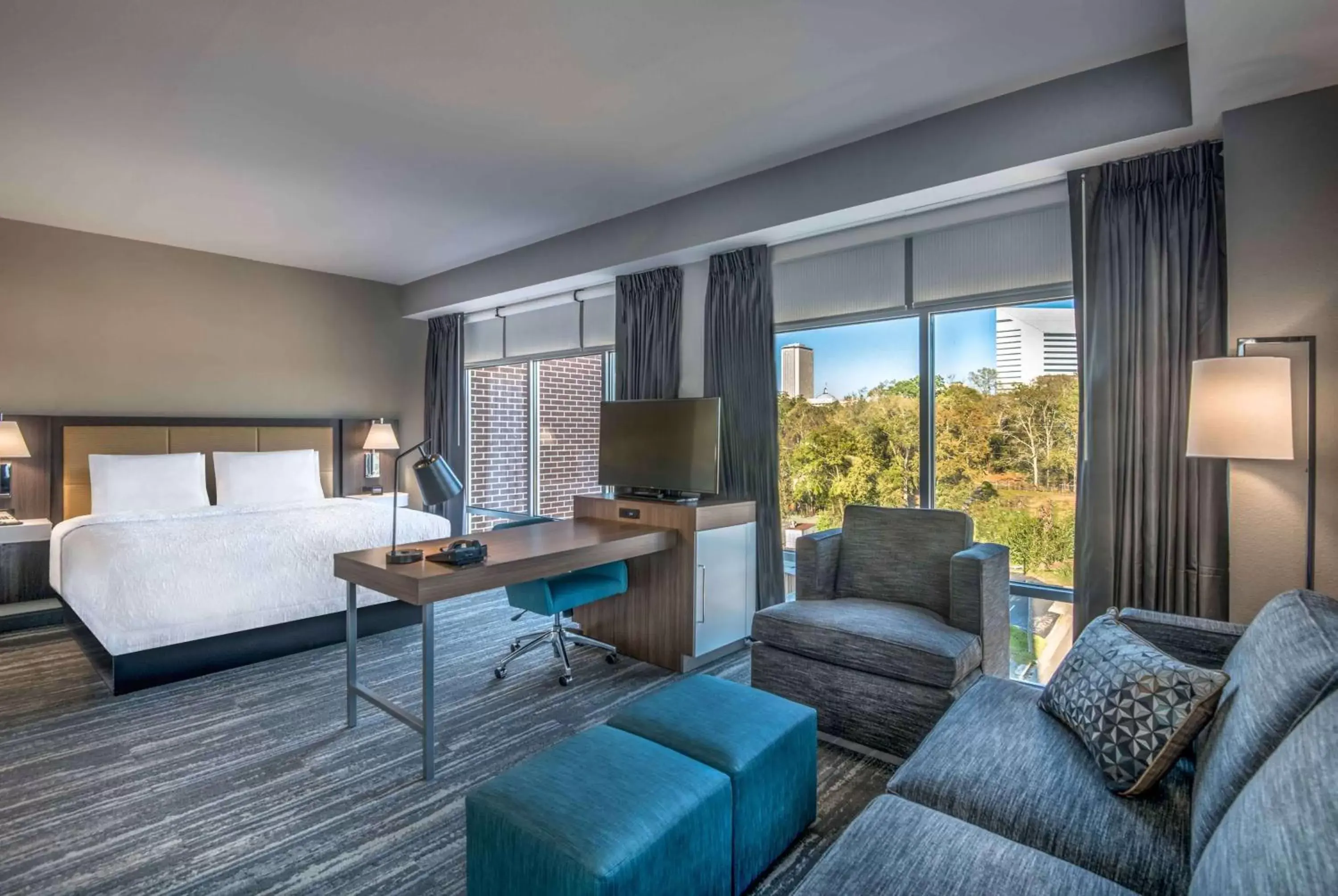 Bedroom, Seating Area in Hampton Inn & Suites Tallahassee Capitol-University