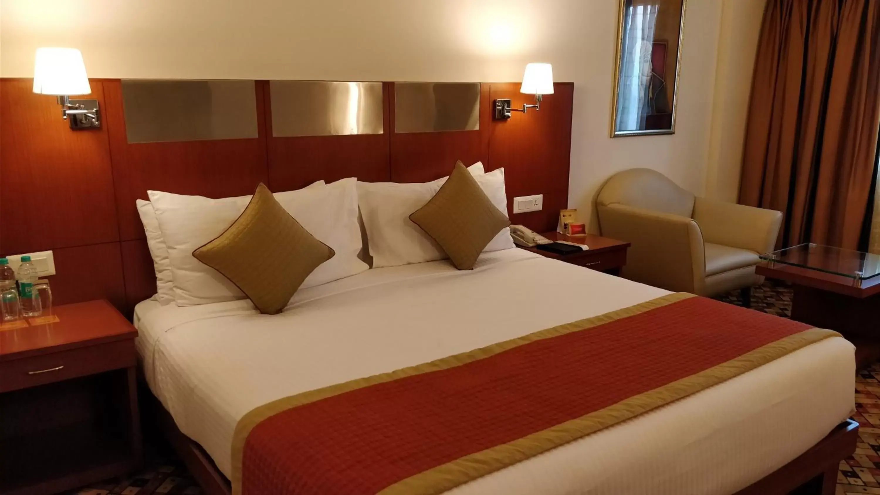 Bed in The Suryaa Hotel New Delhi