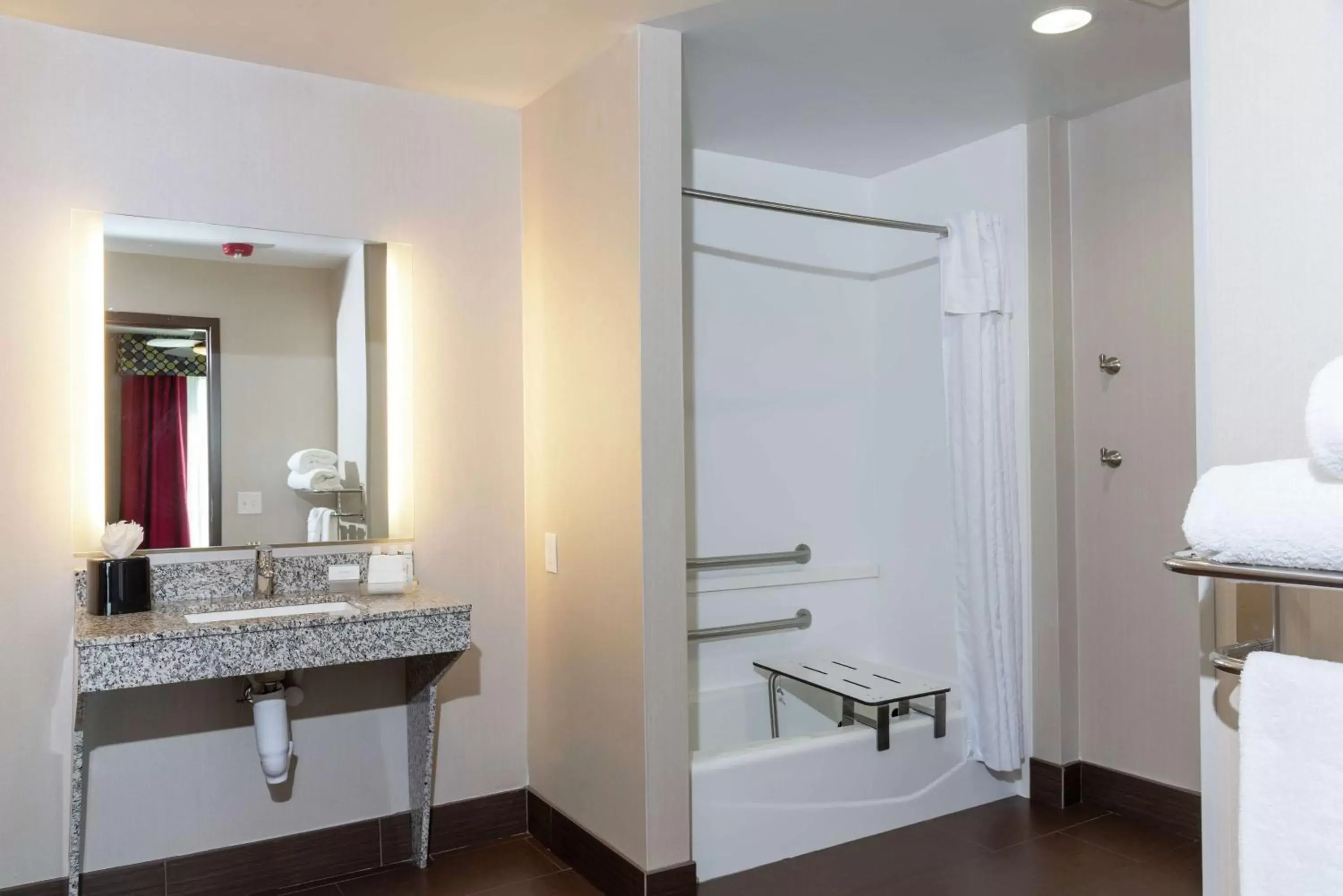 Bathroom in Homewood Suites by Hilton Columbus/Polaris