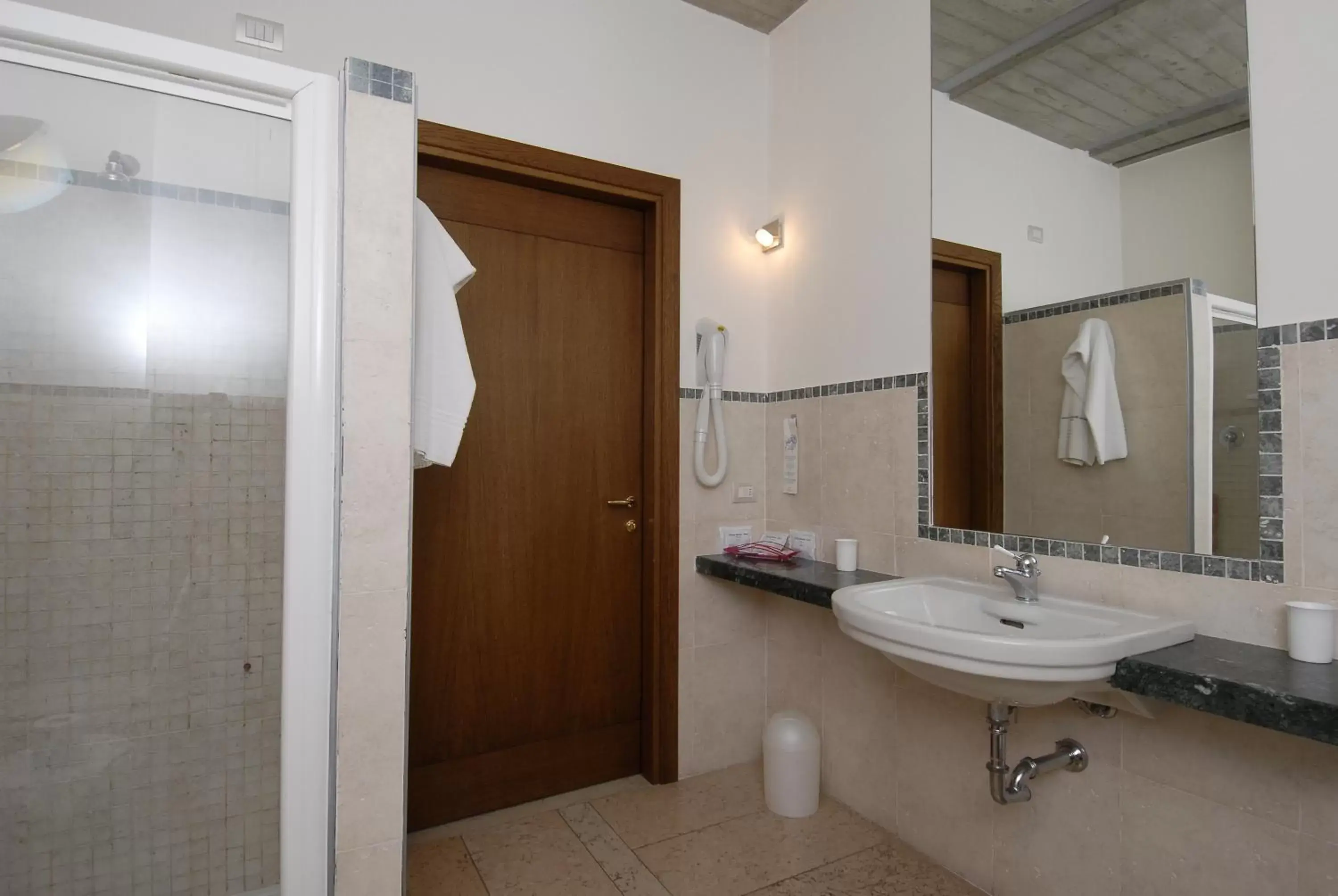 Bathroom in Albergo Bianchi Stazione