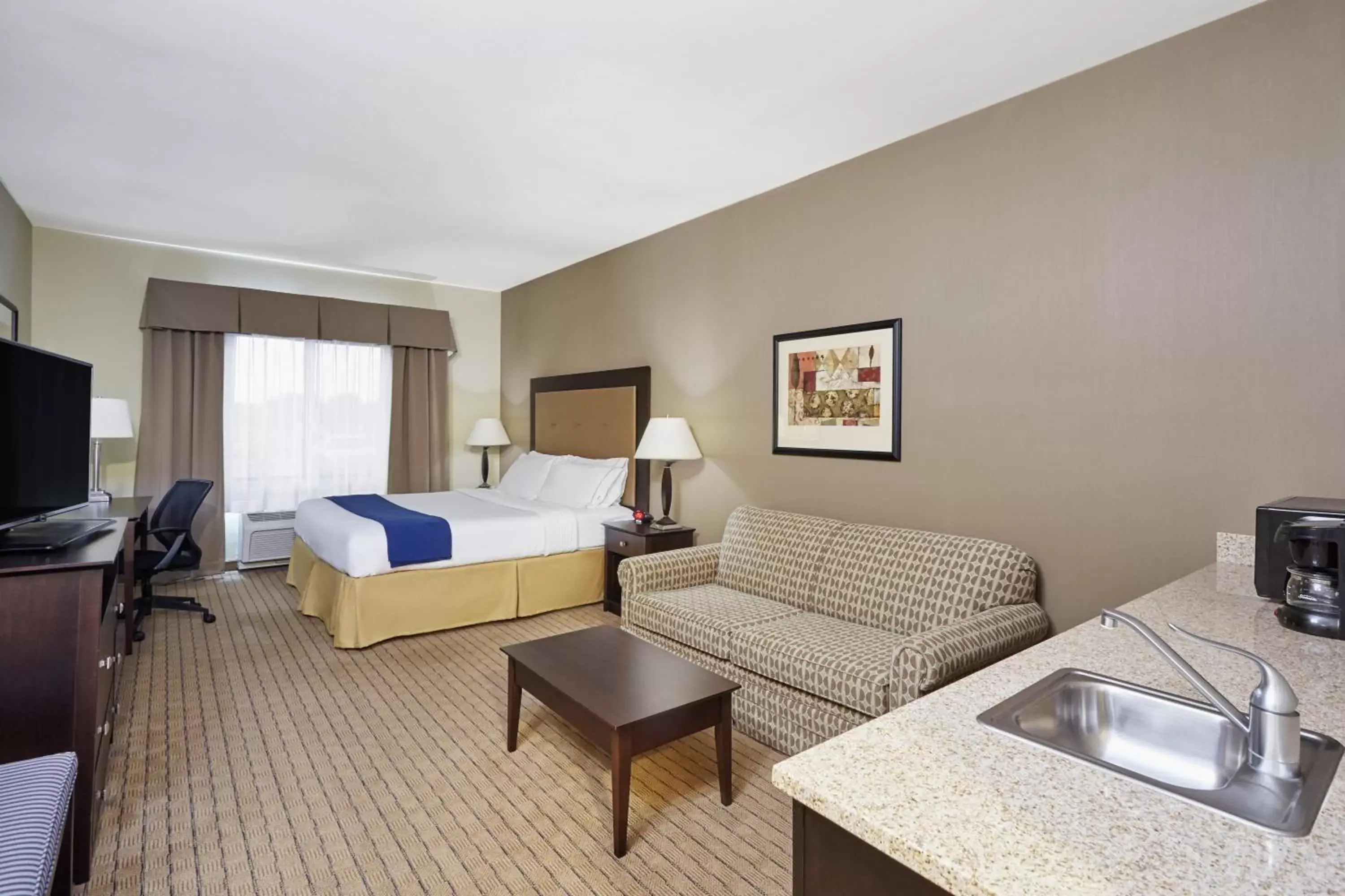 Bedroom in Holiday Inn Express & Suites Madison-Verona, an IHG Hotel
