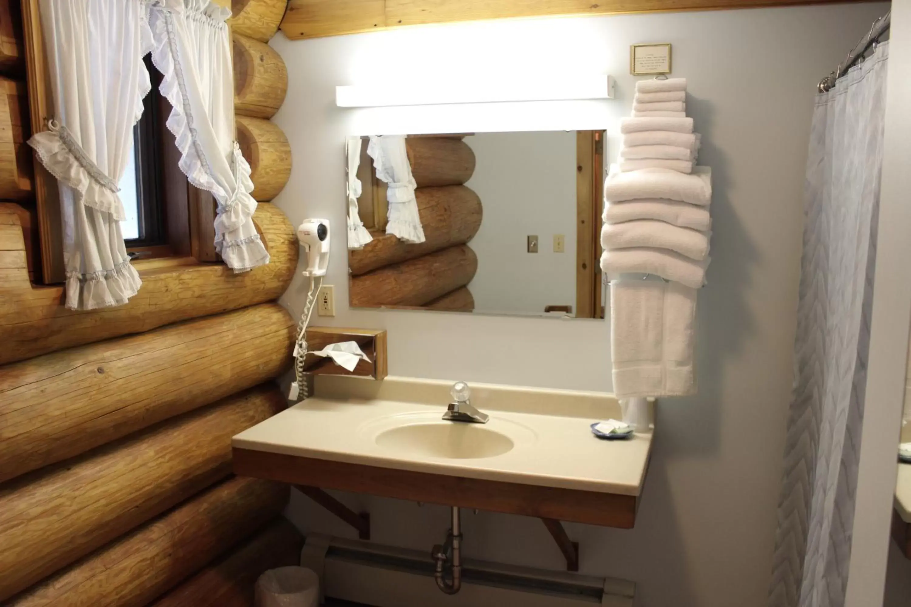 Bathroom in Nootka Lodge