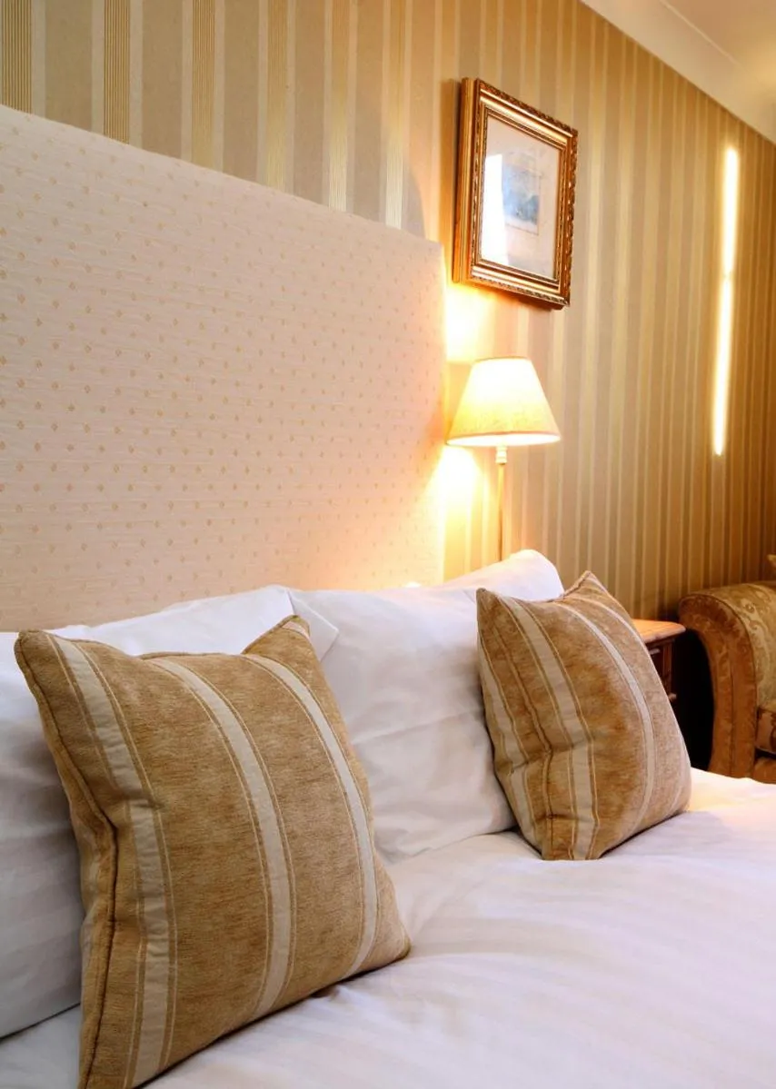 Bed in The Horseshoe Inn