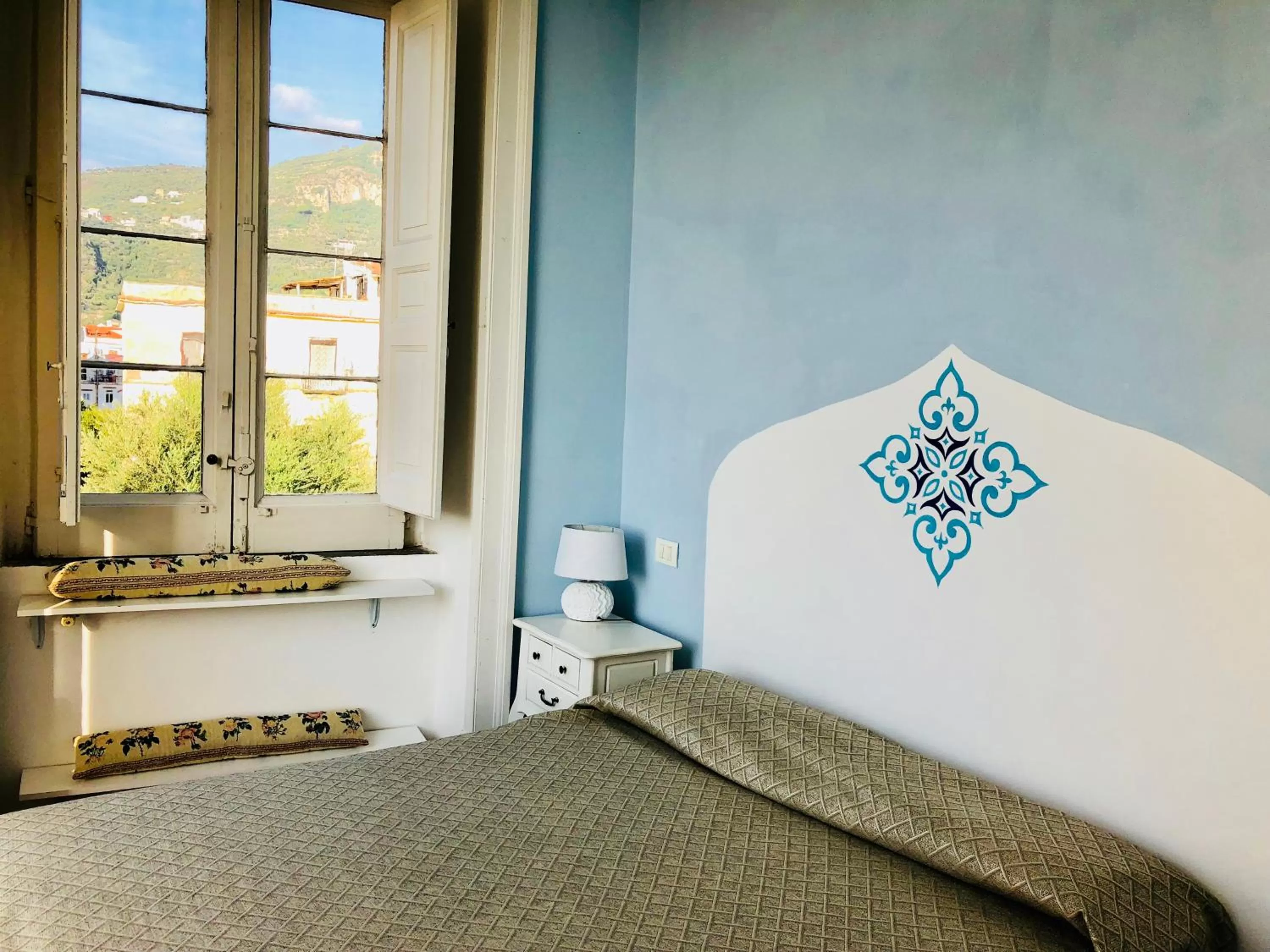 Photo of the whole room, Bed in The Secret Garden Relais