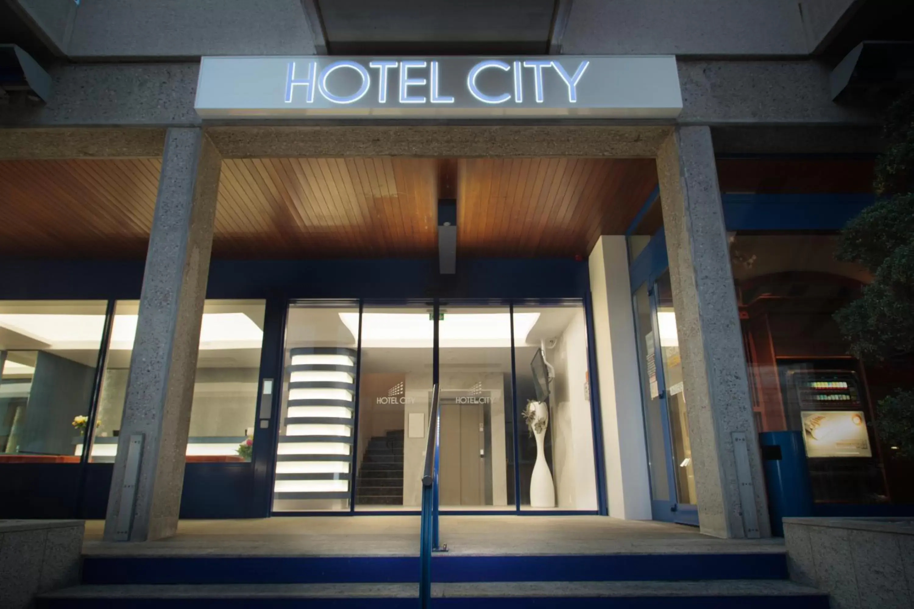 Facade/Entrance in Hotel City Locarno