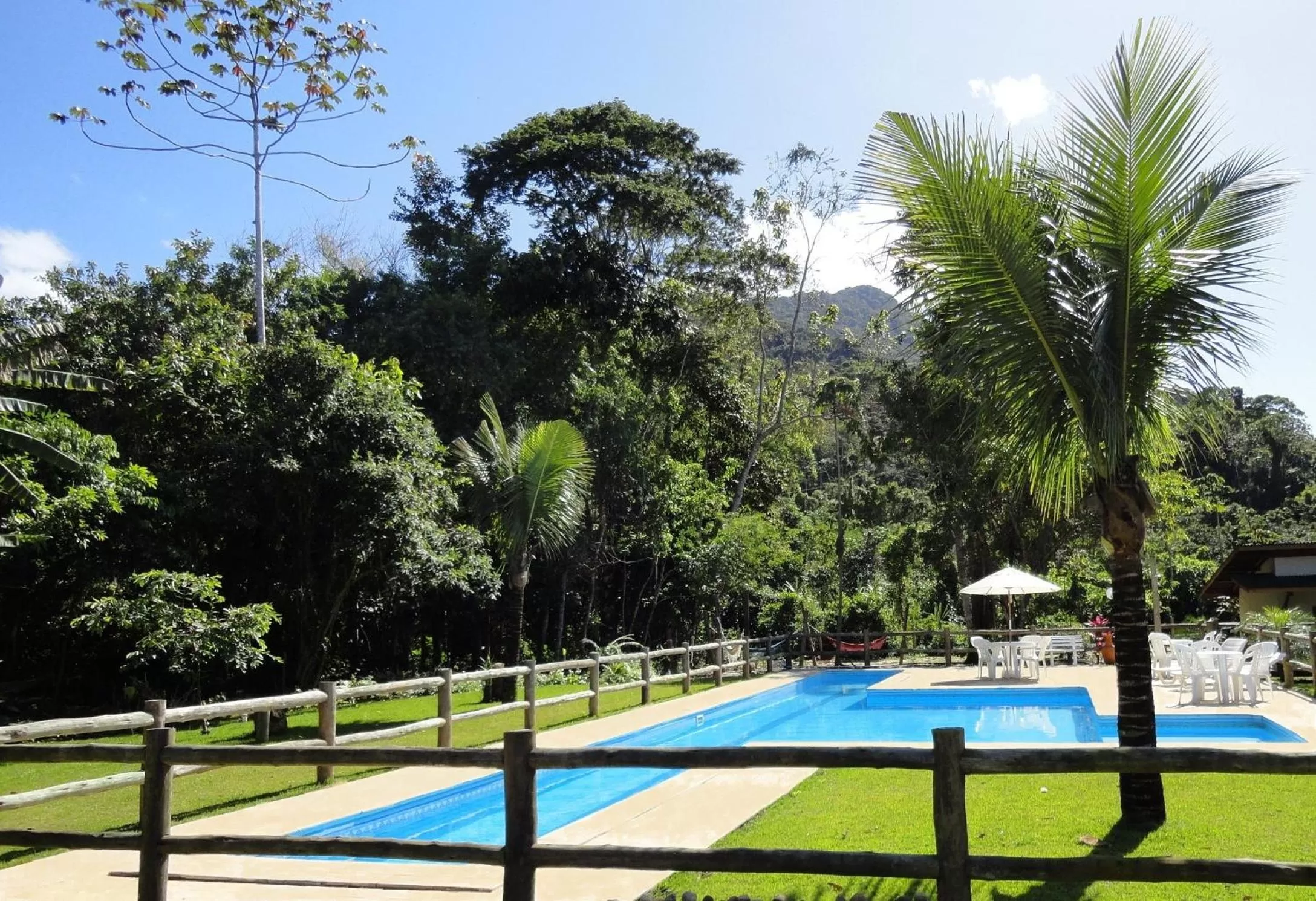 Swimming pool in Pousada Praia de Itamambuca
