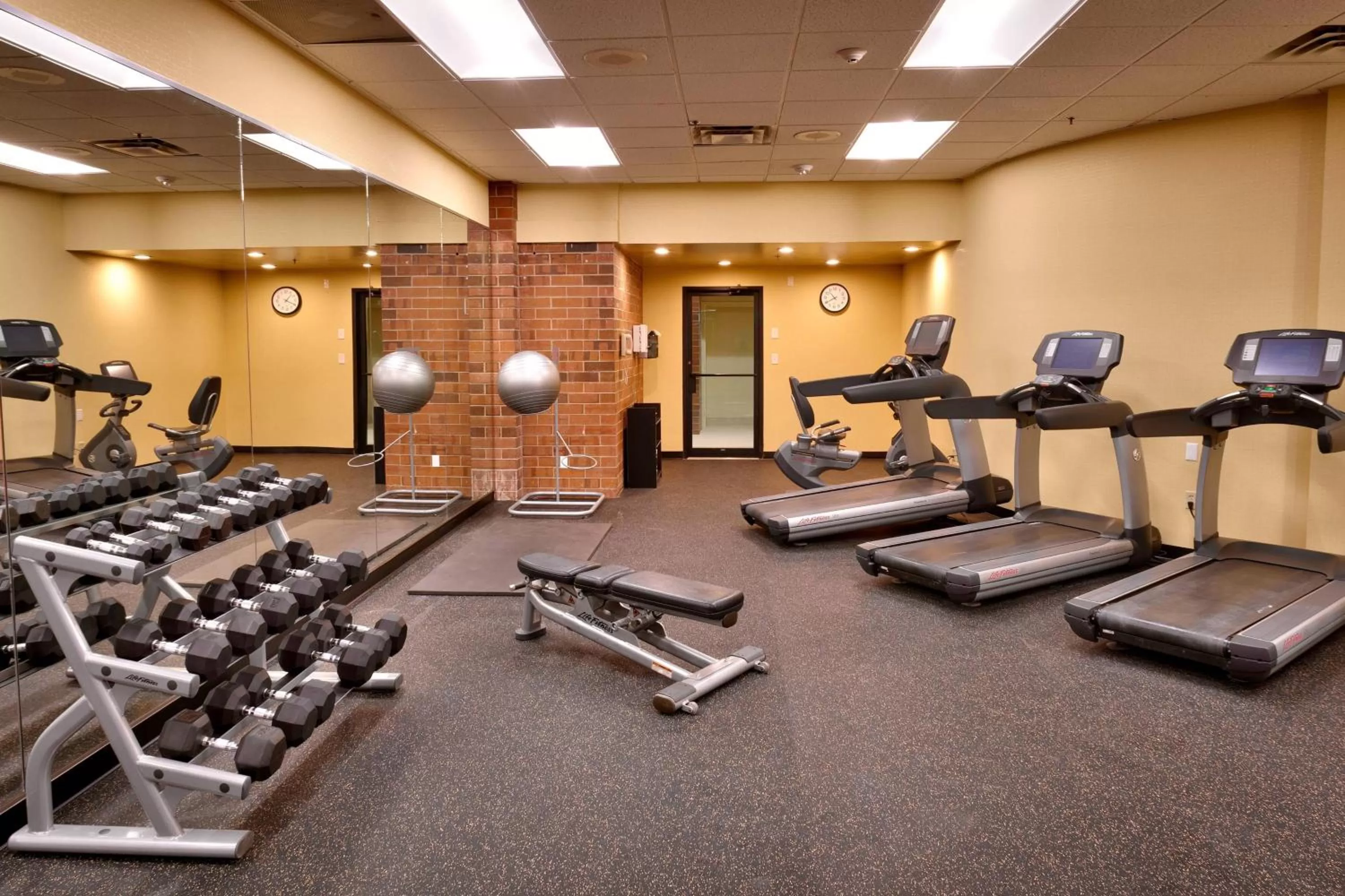 King Room with Sofa Bed and Adapted Tub - Mobility and Hearing Accessible in Courtyard by Marriott Ogden