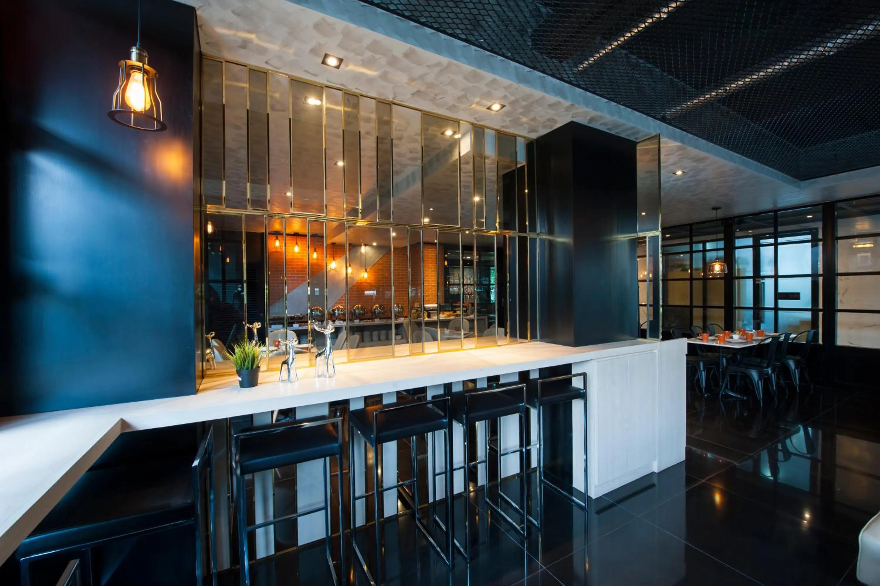 Buffet breakfast in Marigold Sukhumvit - Free Shuttle to BTS Bearing Station