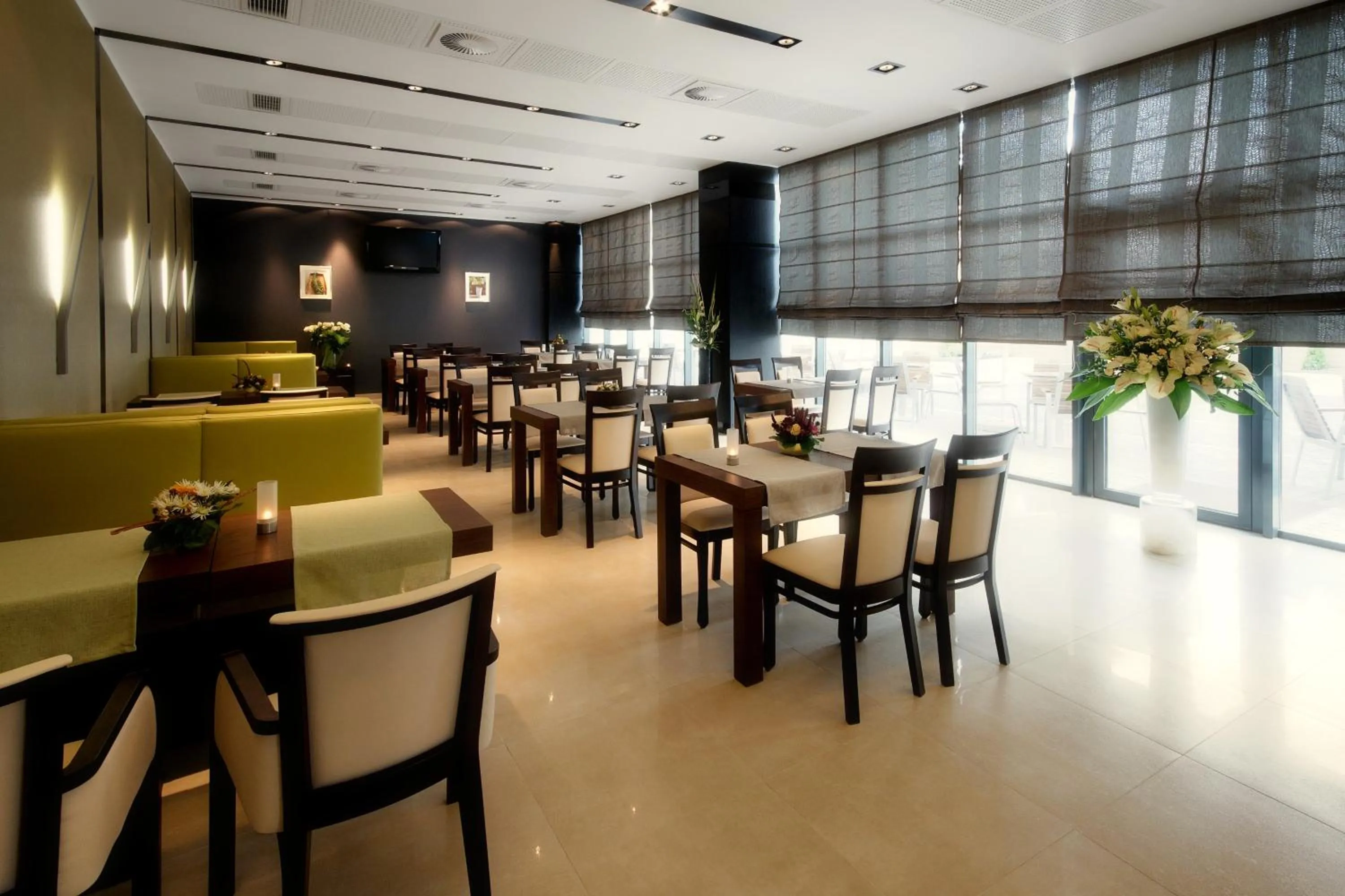 Restaurant/places to eat in Hotton Hotel