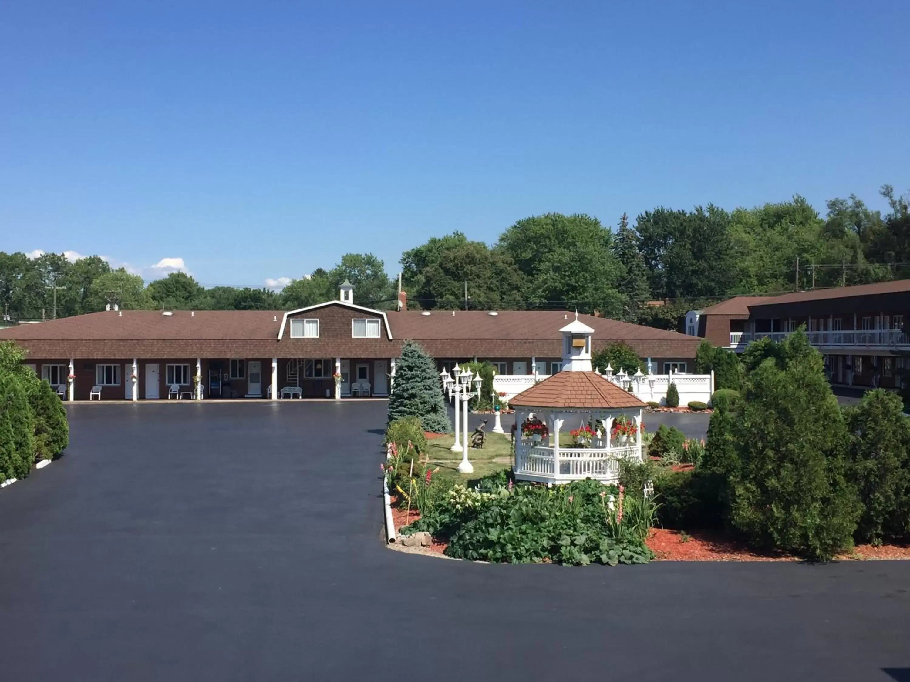 Property Building in Lockport Inn and Suites