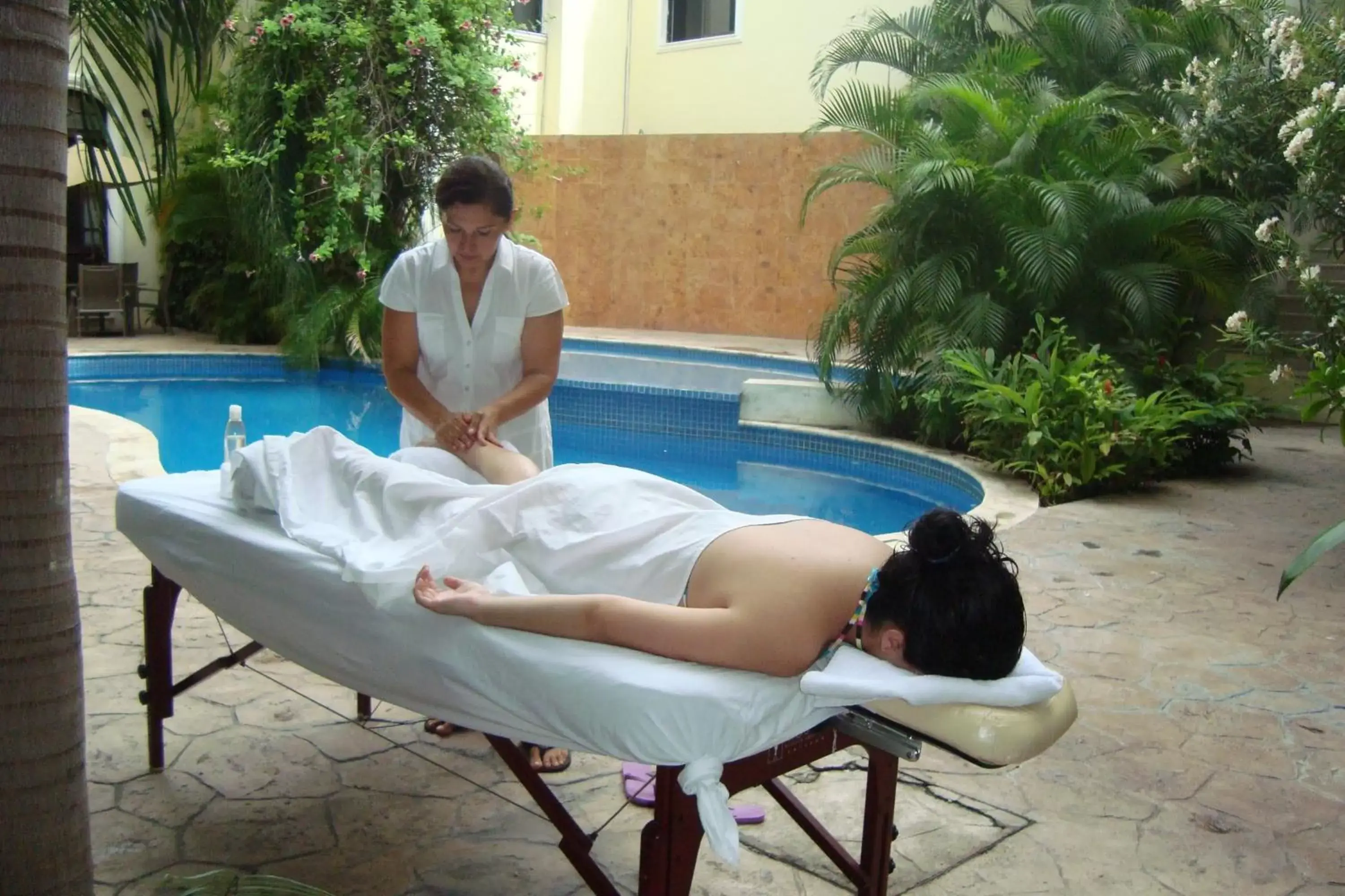 Massage, Swimming Pool in Gran Real Yucatan