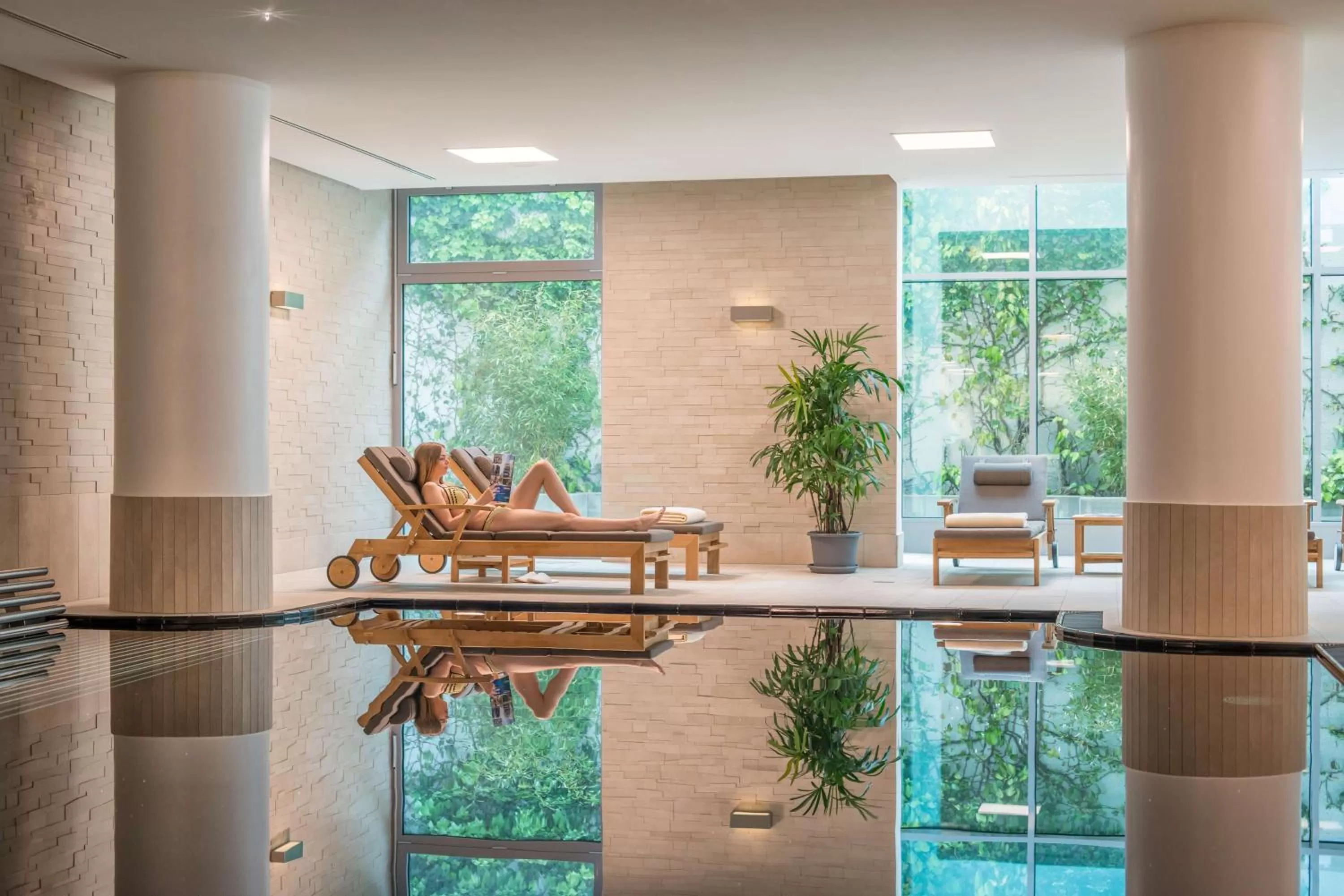 Pool view in Dorint An der Messe Köln